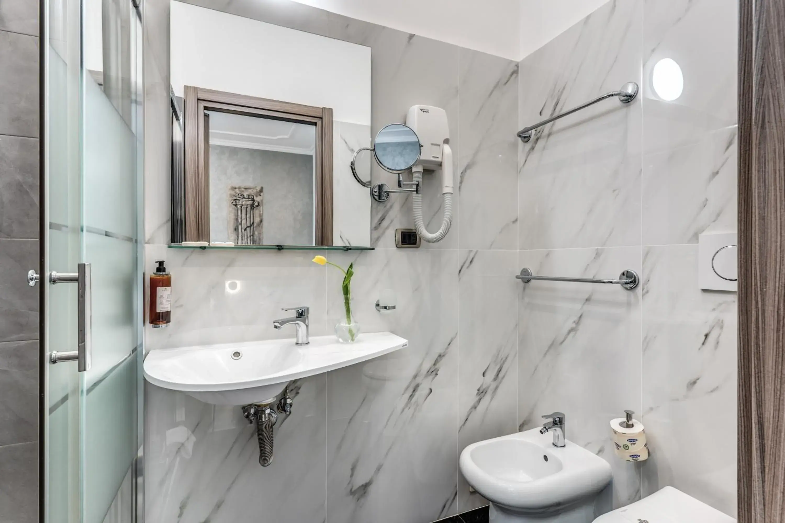 Double or Twin Room in Hotel Centro Cavour Roma Double or Twin Room in Hotel Centro Cavour Roma