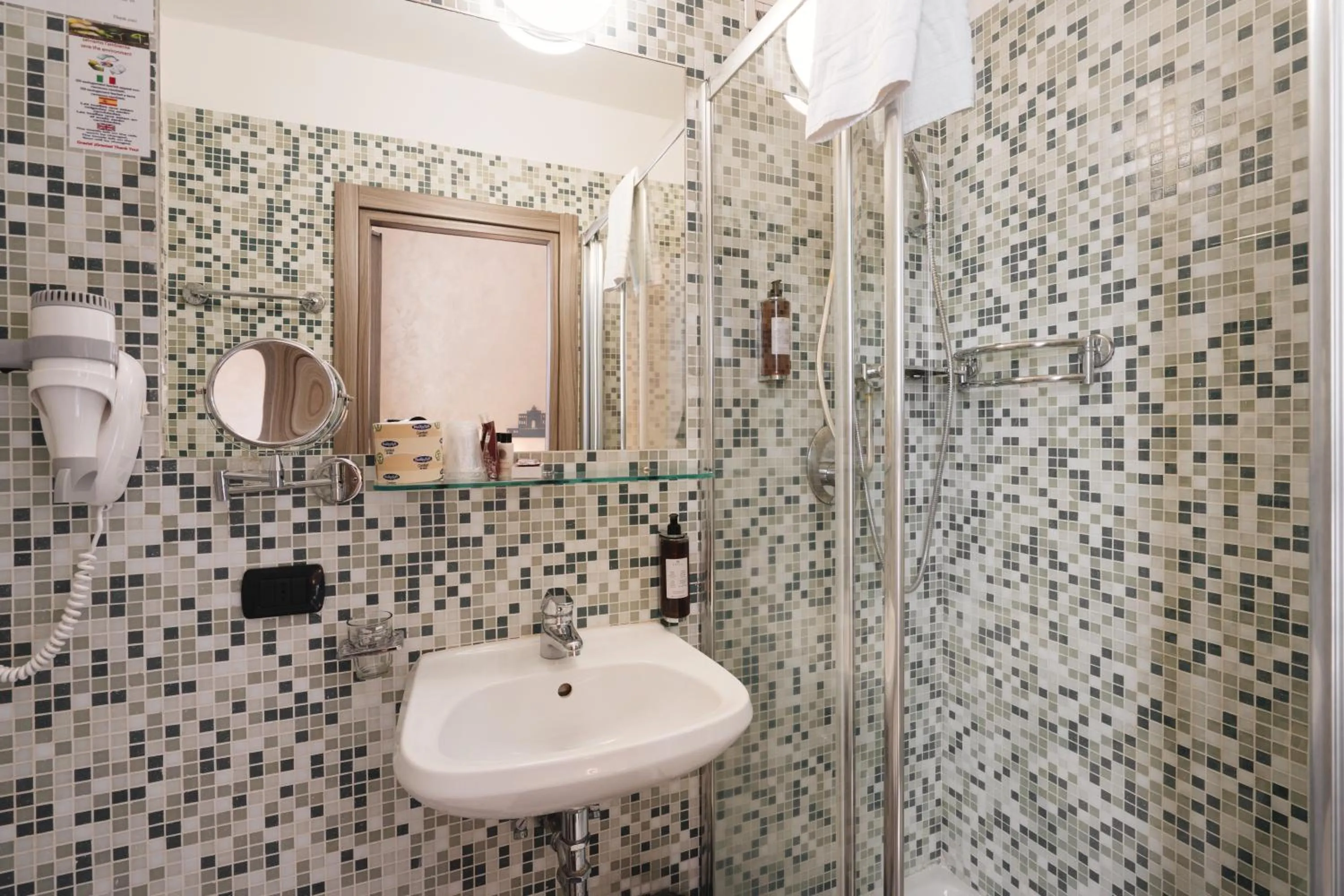 Bathroom in Hotel Centro Cavour Roma