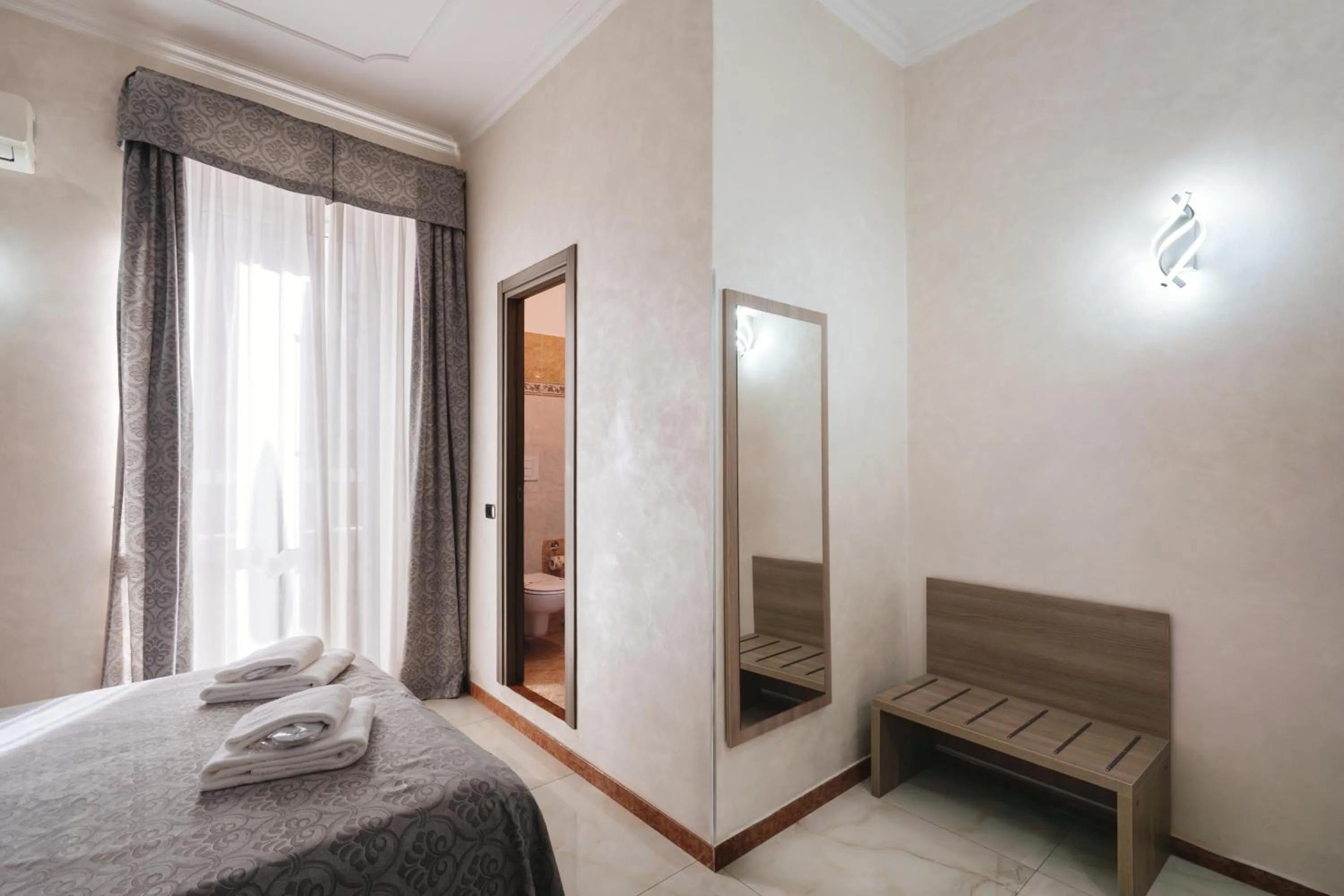 Photo of the whole room, Bed in Hotel Centro Cavour Roma