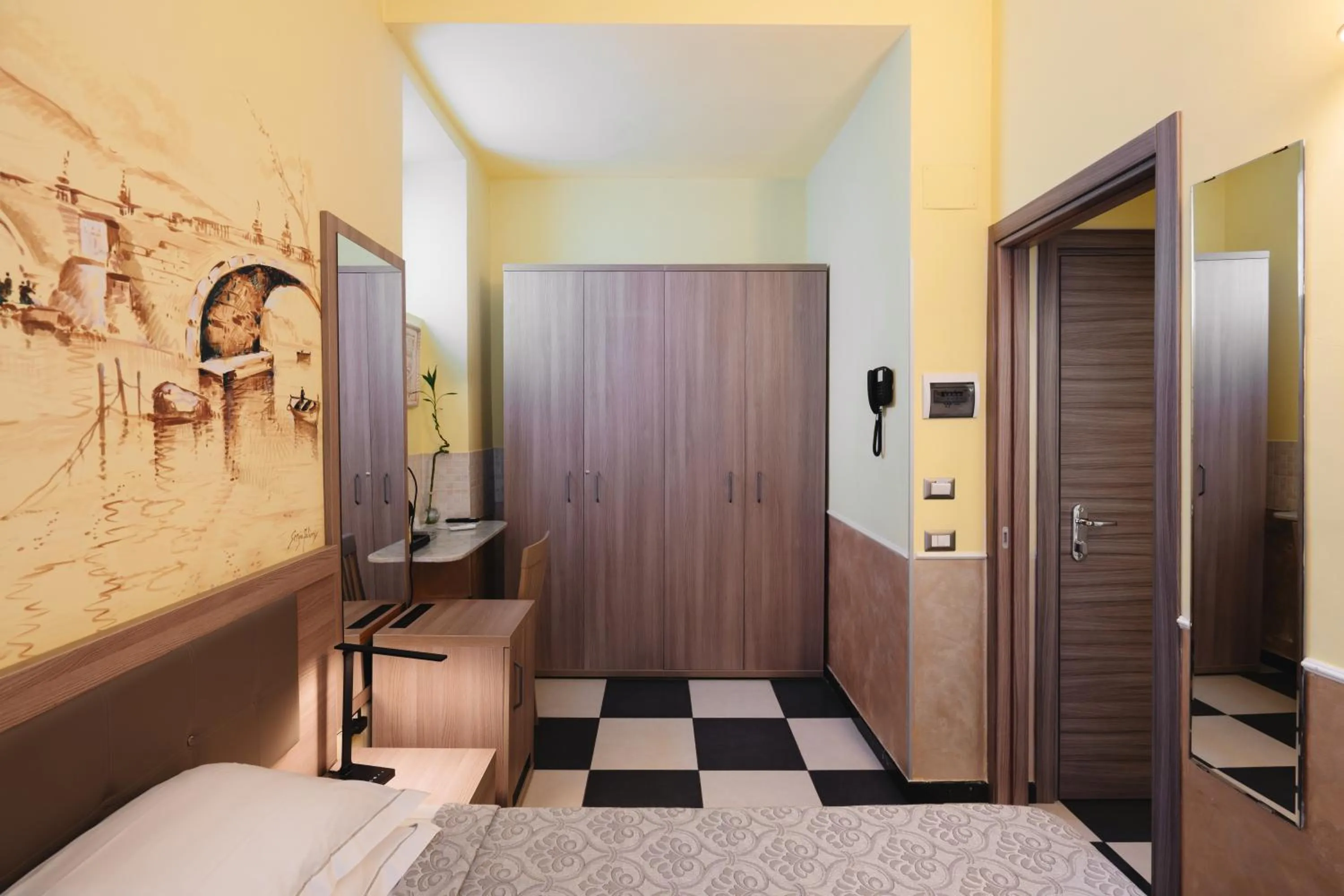 Photo of the whole room, Bed in Hotel Centro Cavour Roma