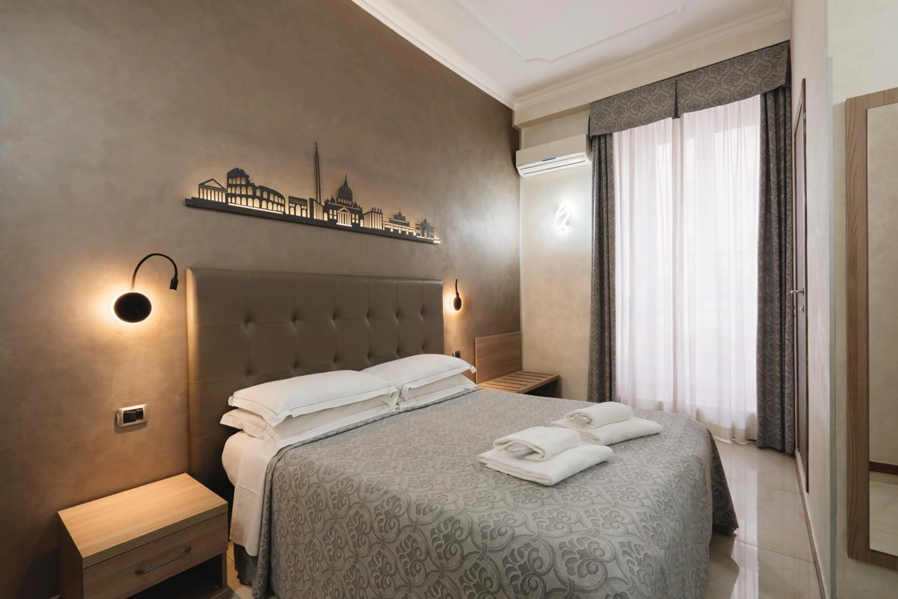 Photo of the whole room, Bed in Hotel Centro Cavour Roma