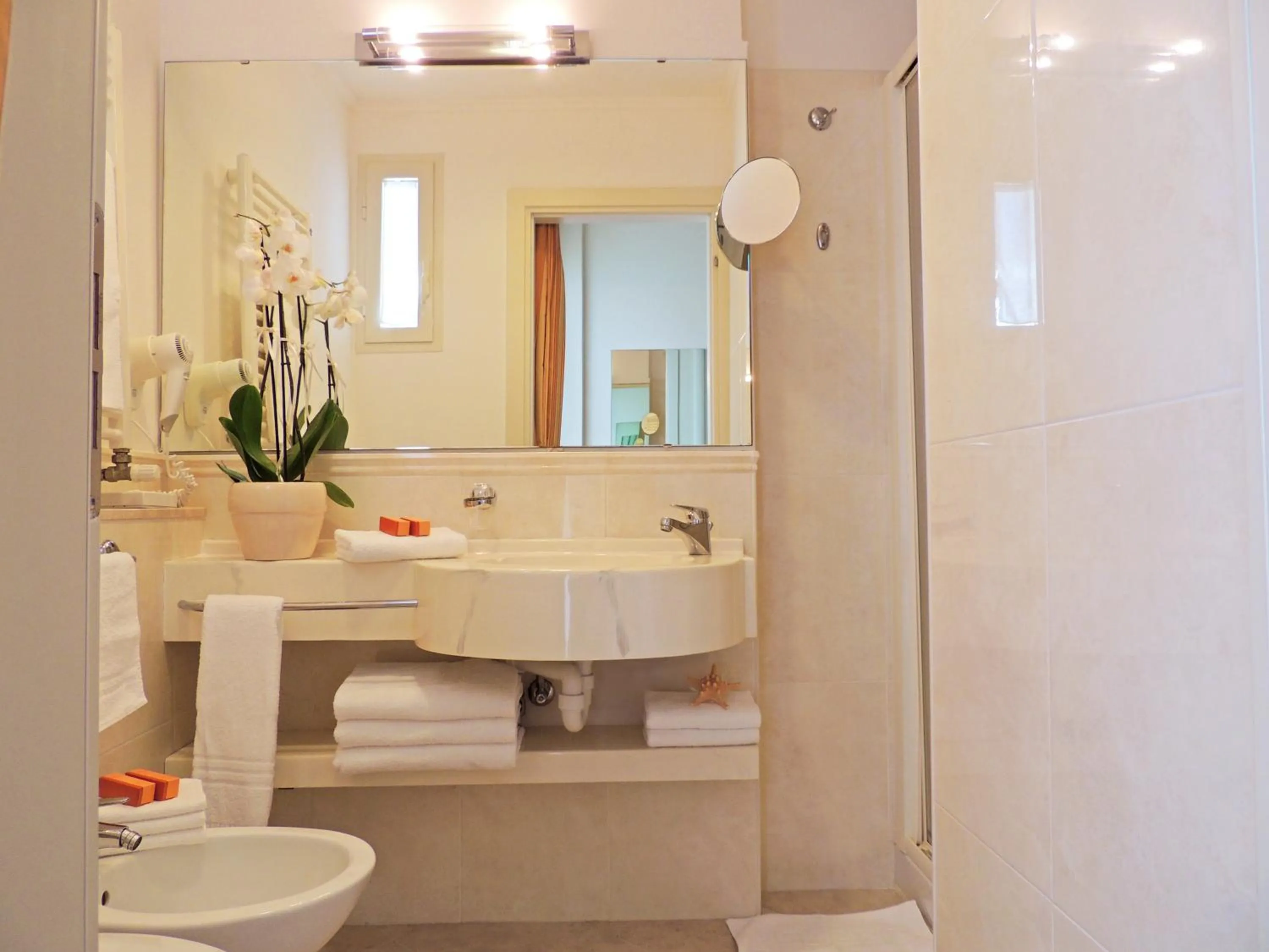 Bathroom in Hotel HamilTown