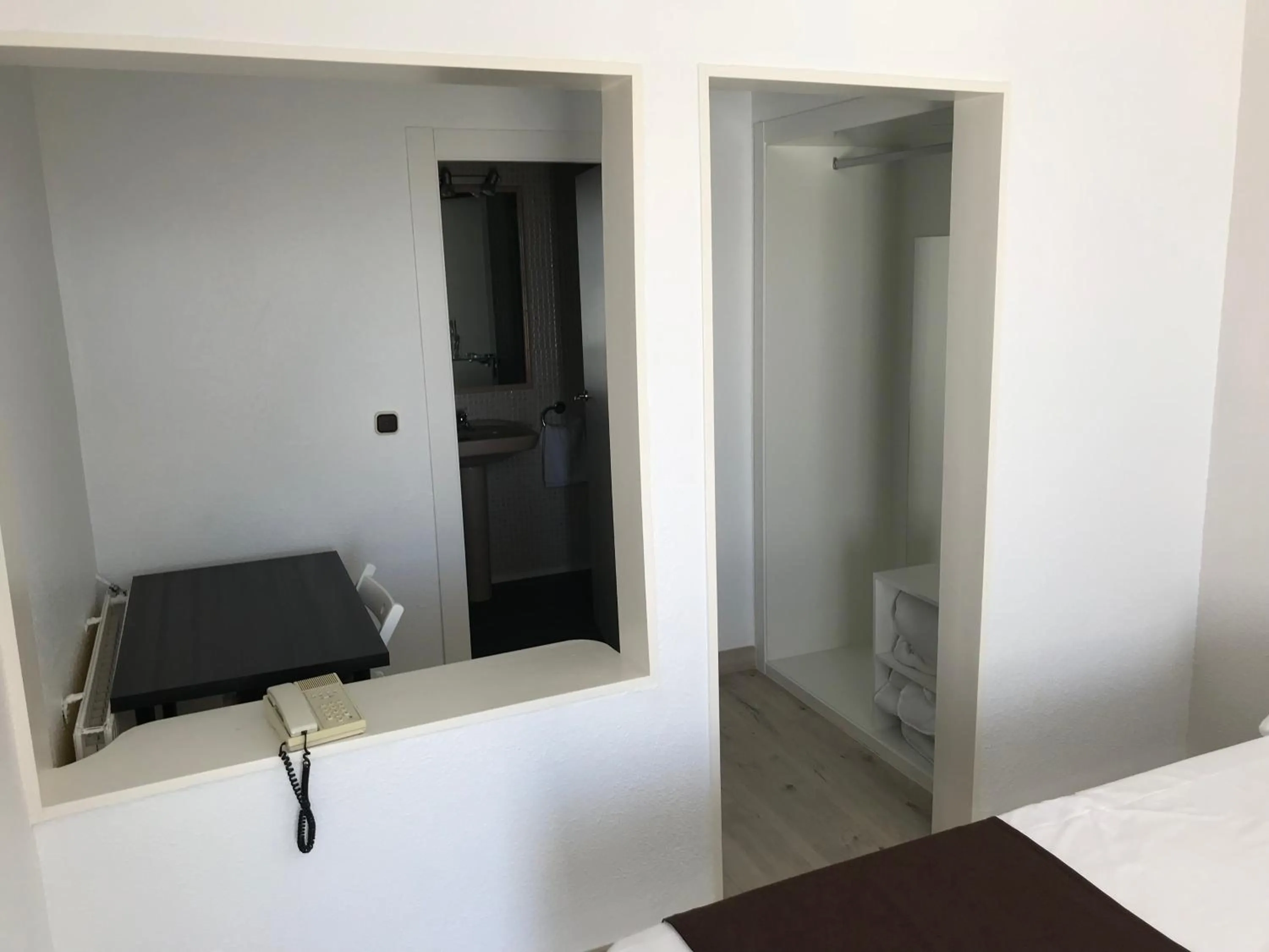 Photo of the whole room in Hotel Restaurante Santa Cruz