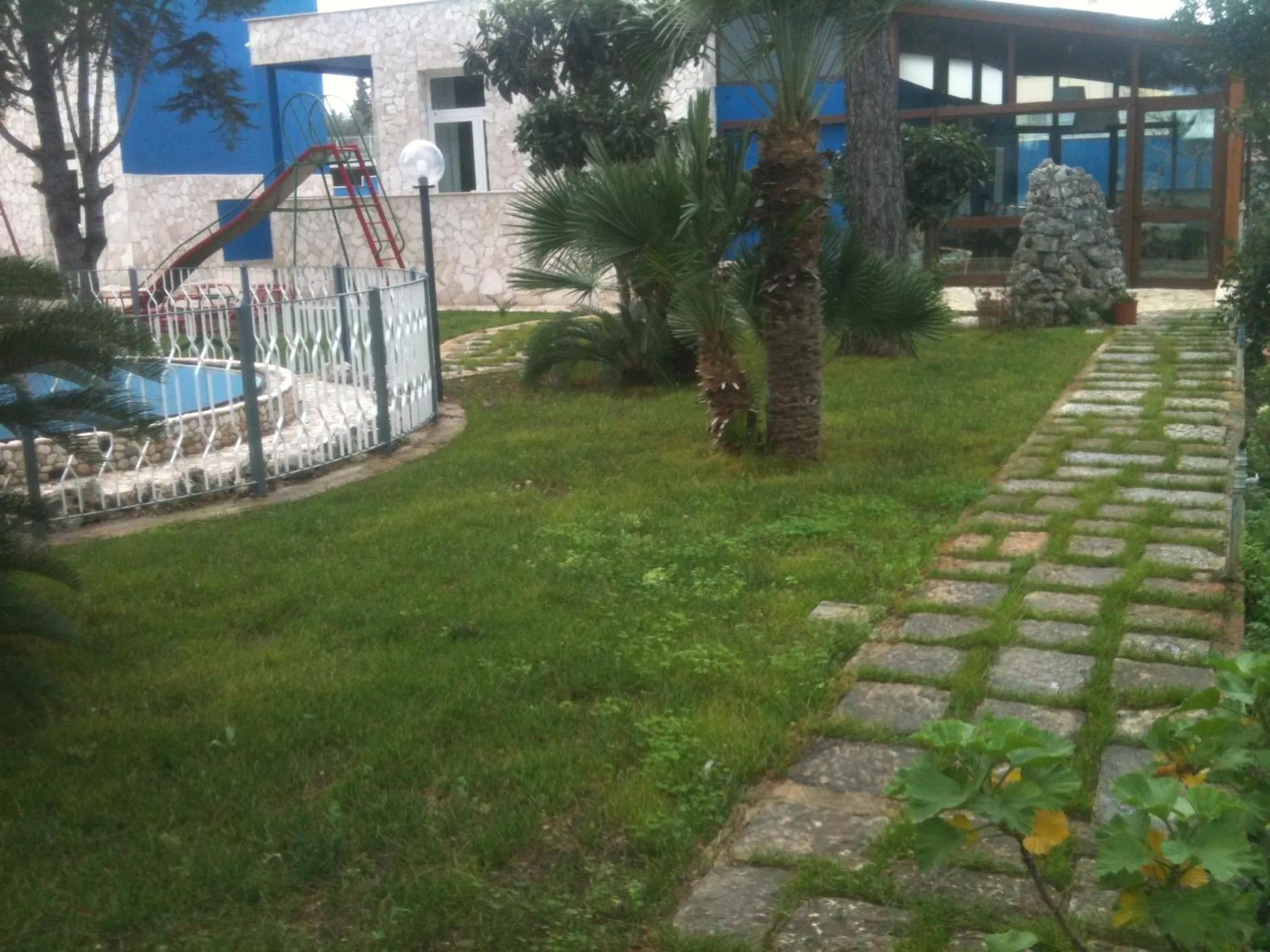 Garden in Bed and Breakfast Fly