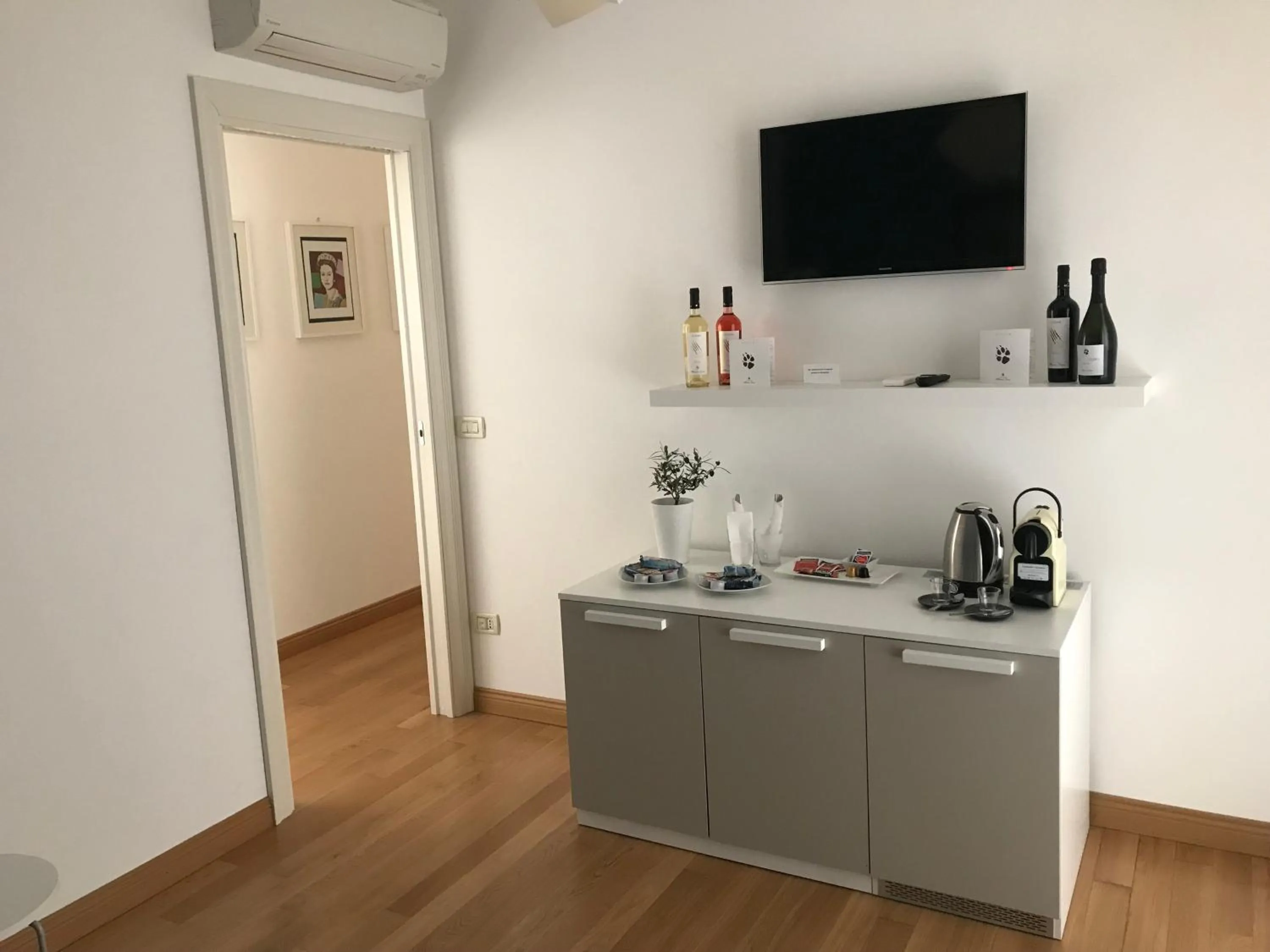 Communal lounge/ TV room in Le Residenze di Via Lo Re