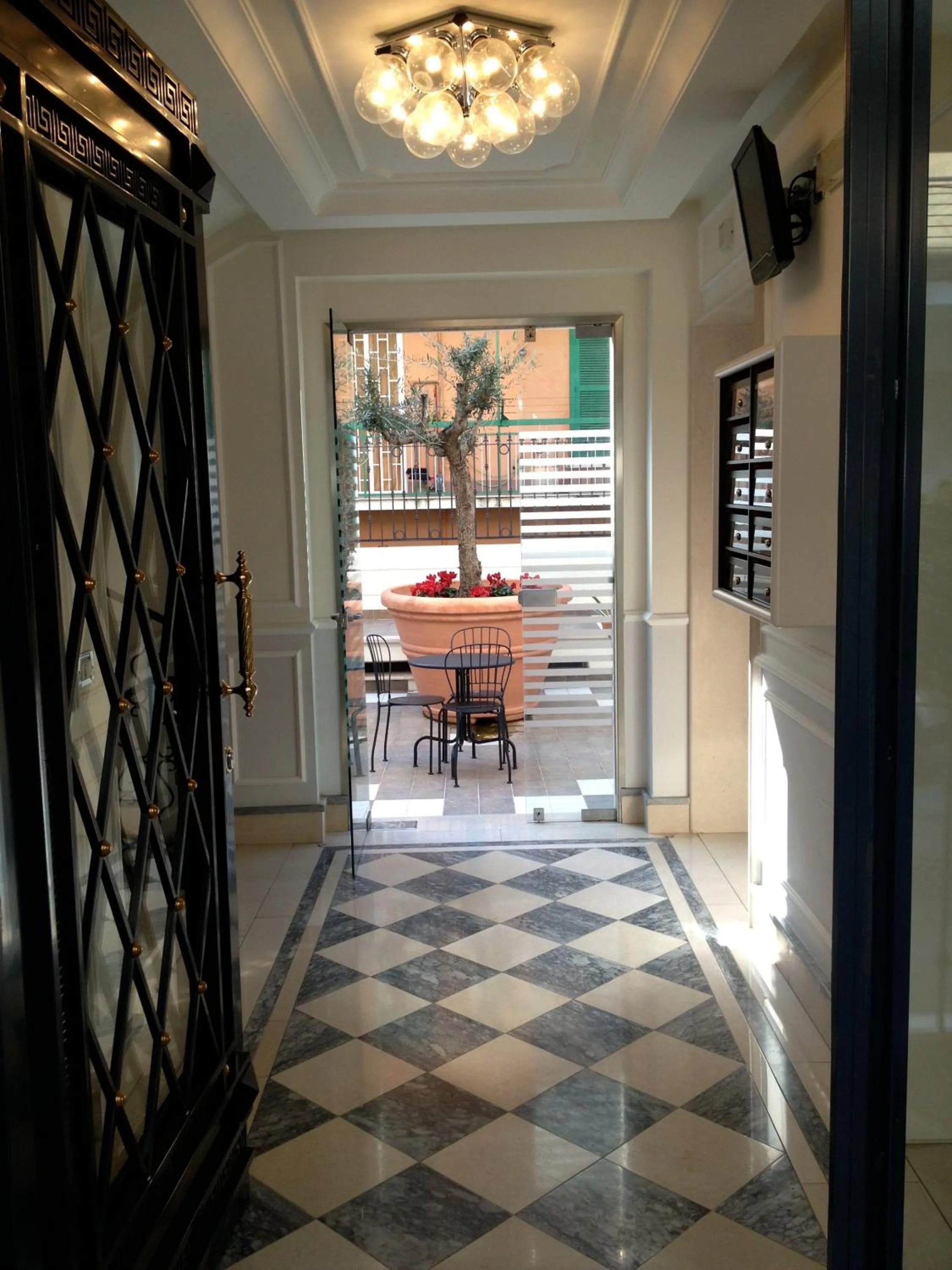 Facade/entrance in Le Residenze di Via Lo Re