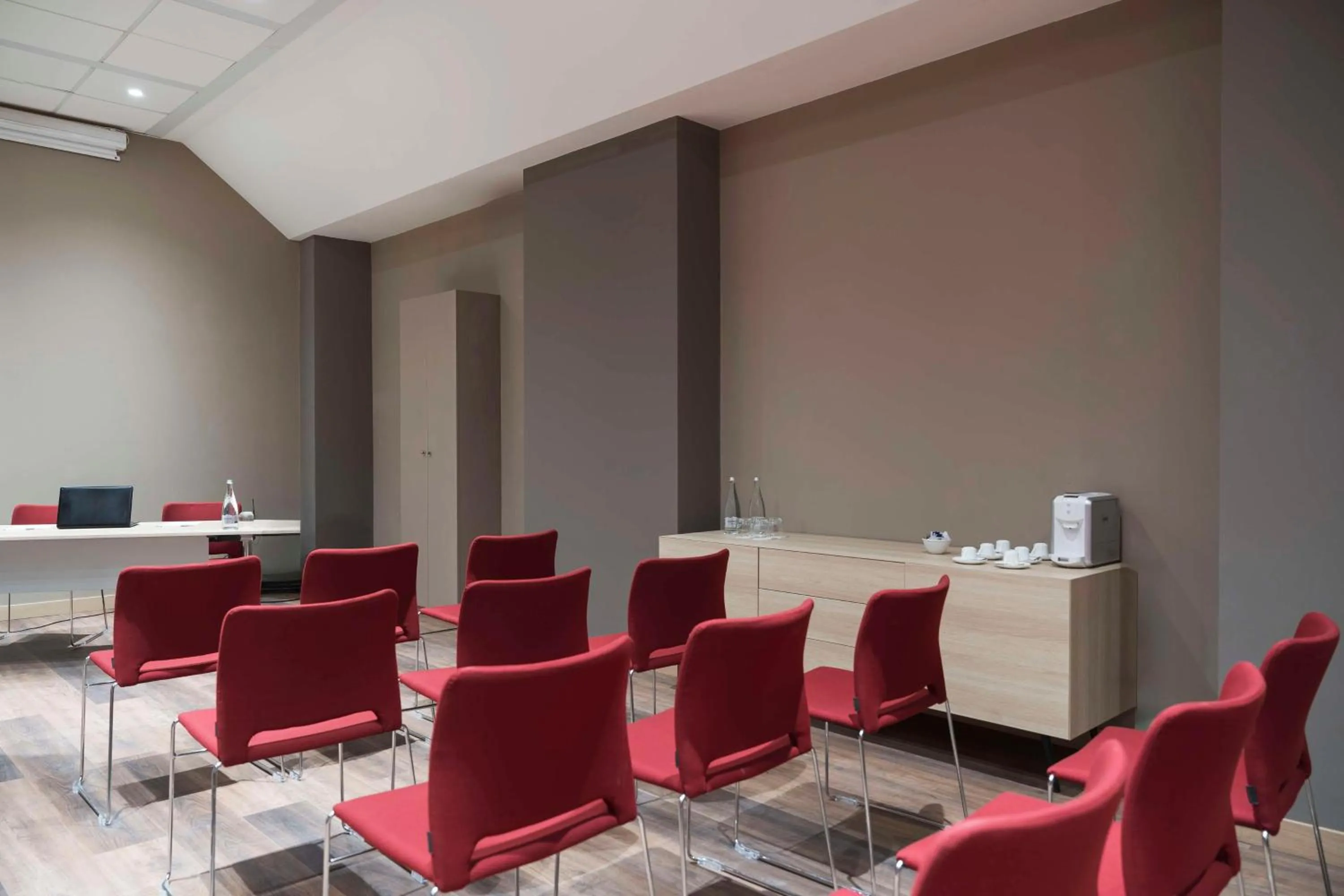 Meeting/conference room in Hilton Garden Inn Bologna North
