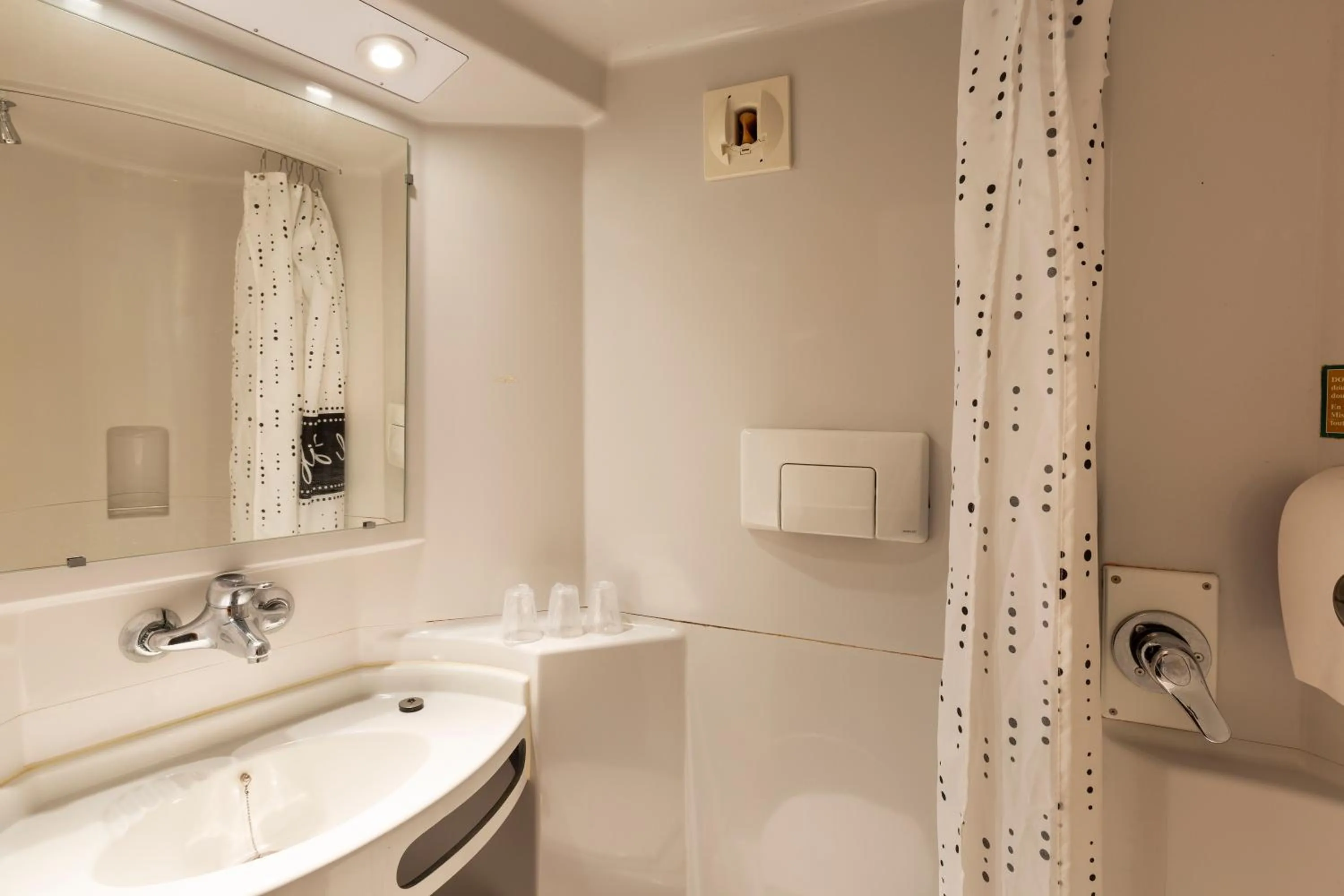 Bathroom in hotelF1 Longwy