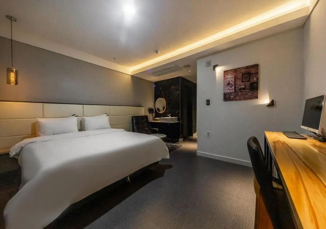 Photo of the whole room, Bed in West In Hotel Yeosu Photo of the whole room, Bed in West In Hotel Yeosu