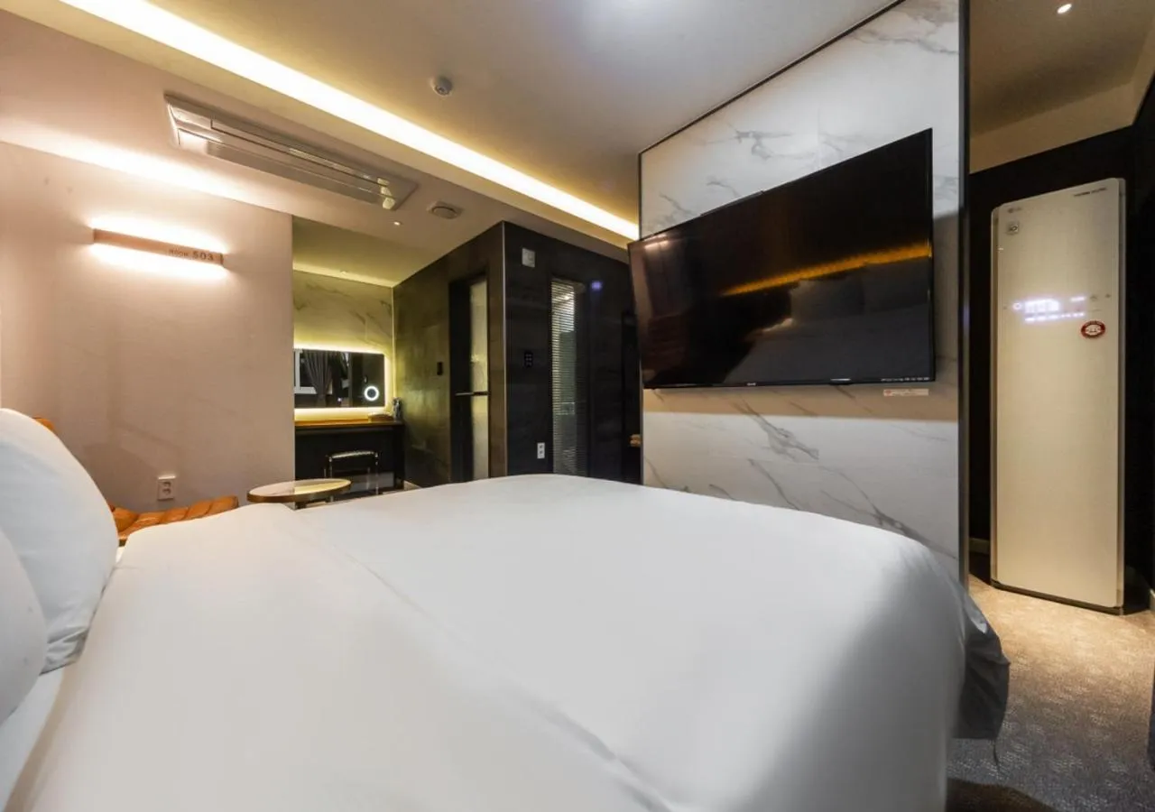 Photo of the whole room, Bed in West In Hotel Yeosu