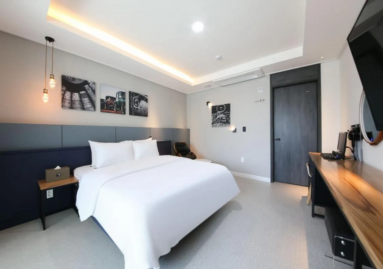 Photo of the whole room, Bed in West In Hotel Yeosu