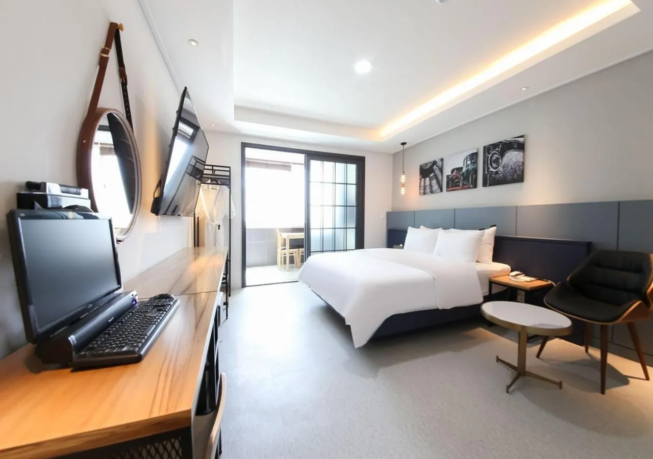 Photo of the whole room, Bed in West In Hotel Yeosu