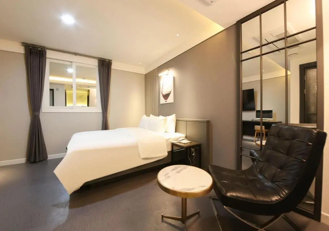 Photo of the whole room, Bed in West In Hotel Yeosu Photo of the whole room, Bed in West In Hotel Yeosu