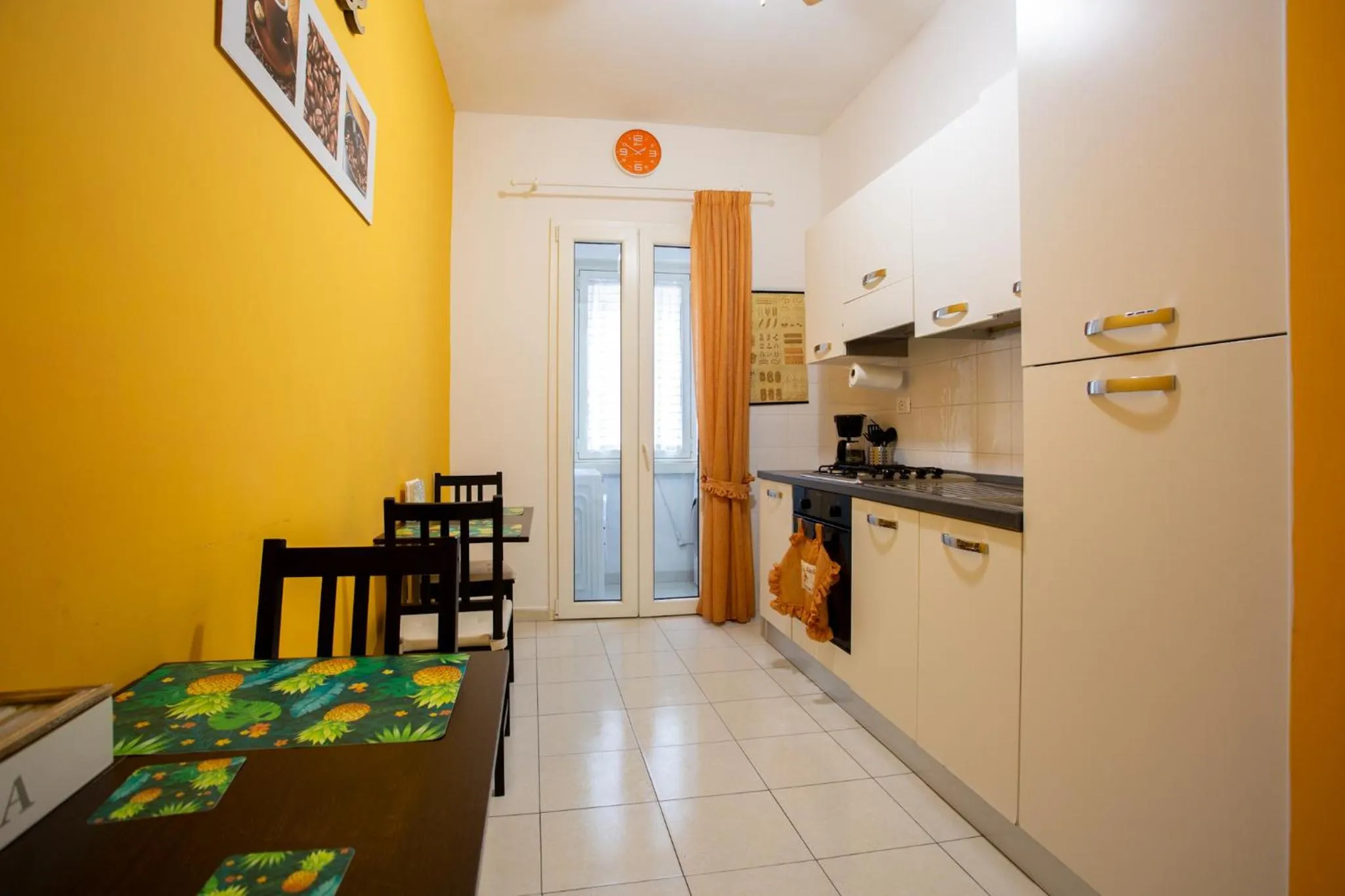 Kitchen or kitchenette in Vatican Station