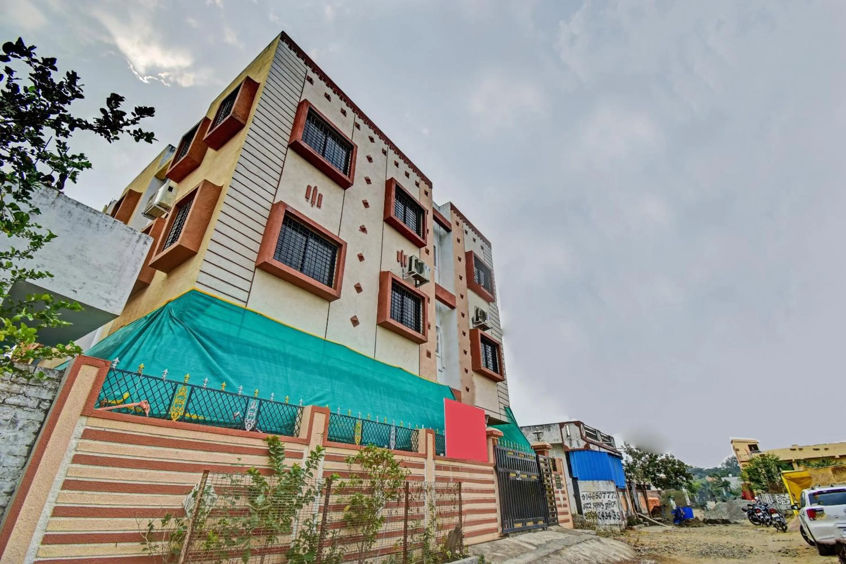 Facade/entrance in Hotel O Golden Key