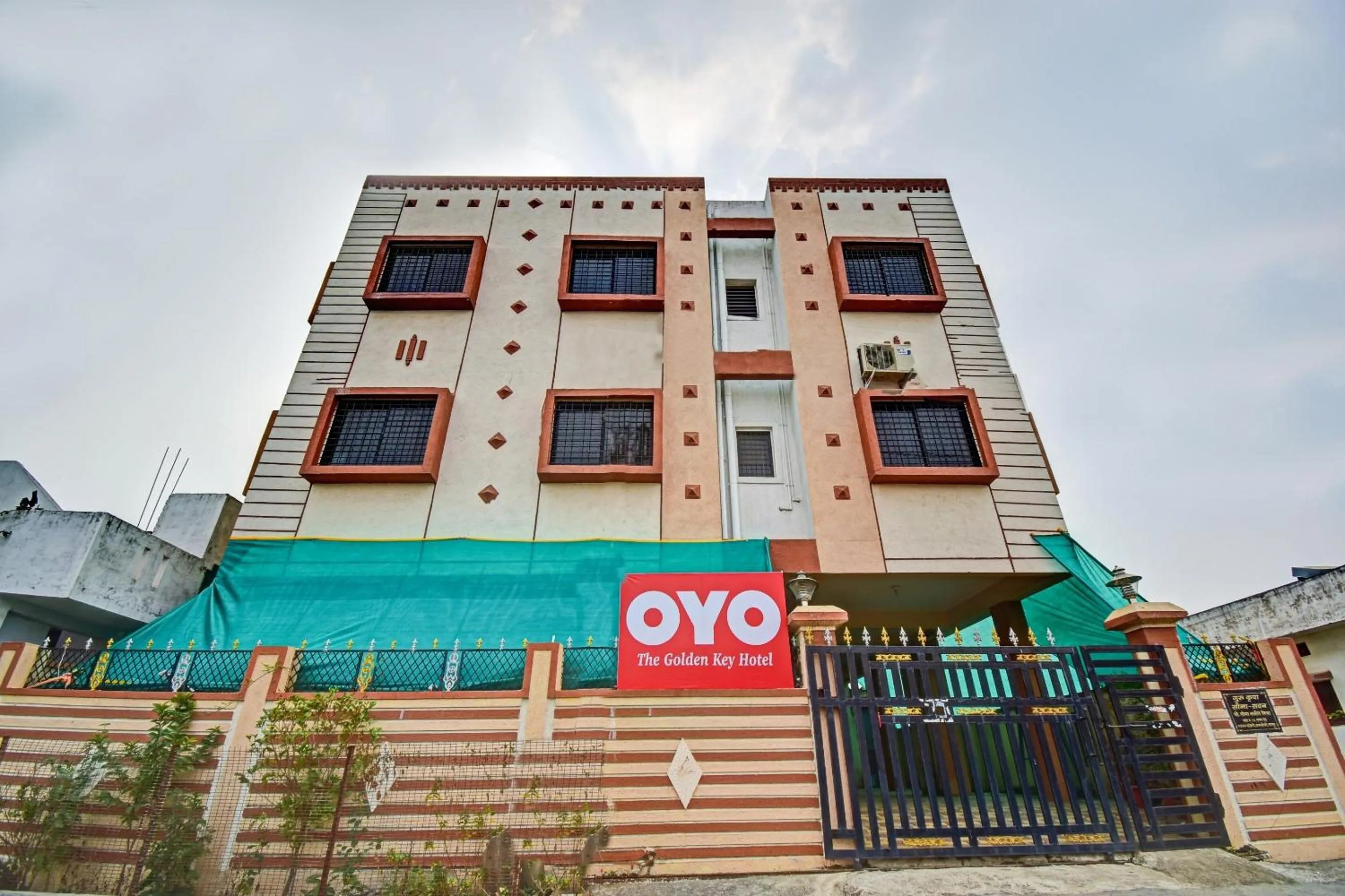 Facade/entrance in Hotel O Golden Key