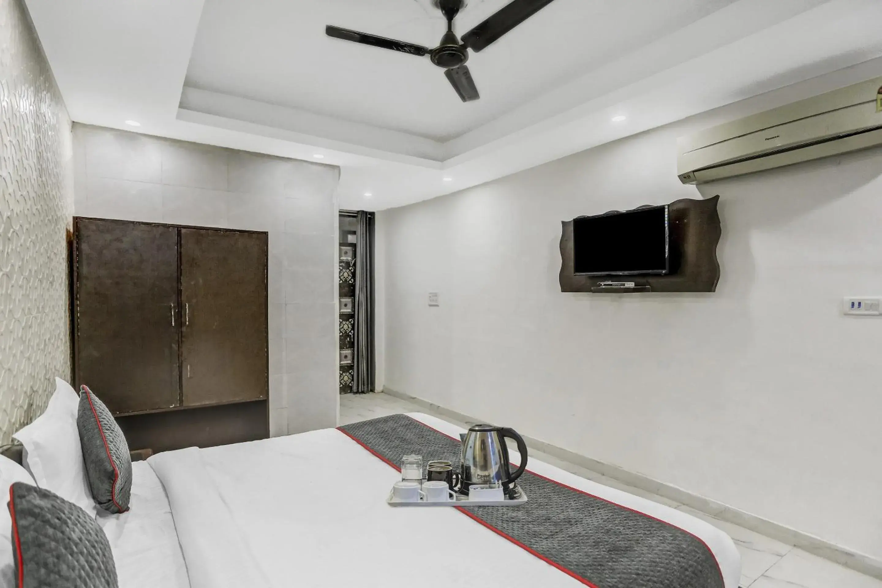 Bedroom, Bed in Collection O AP Grand Bedroom, Bed in Collection O AP Grand