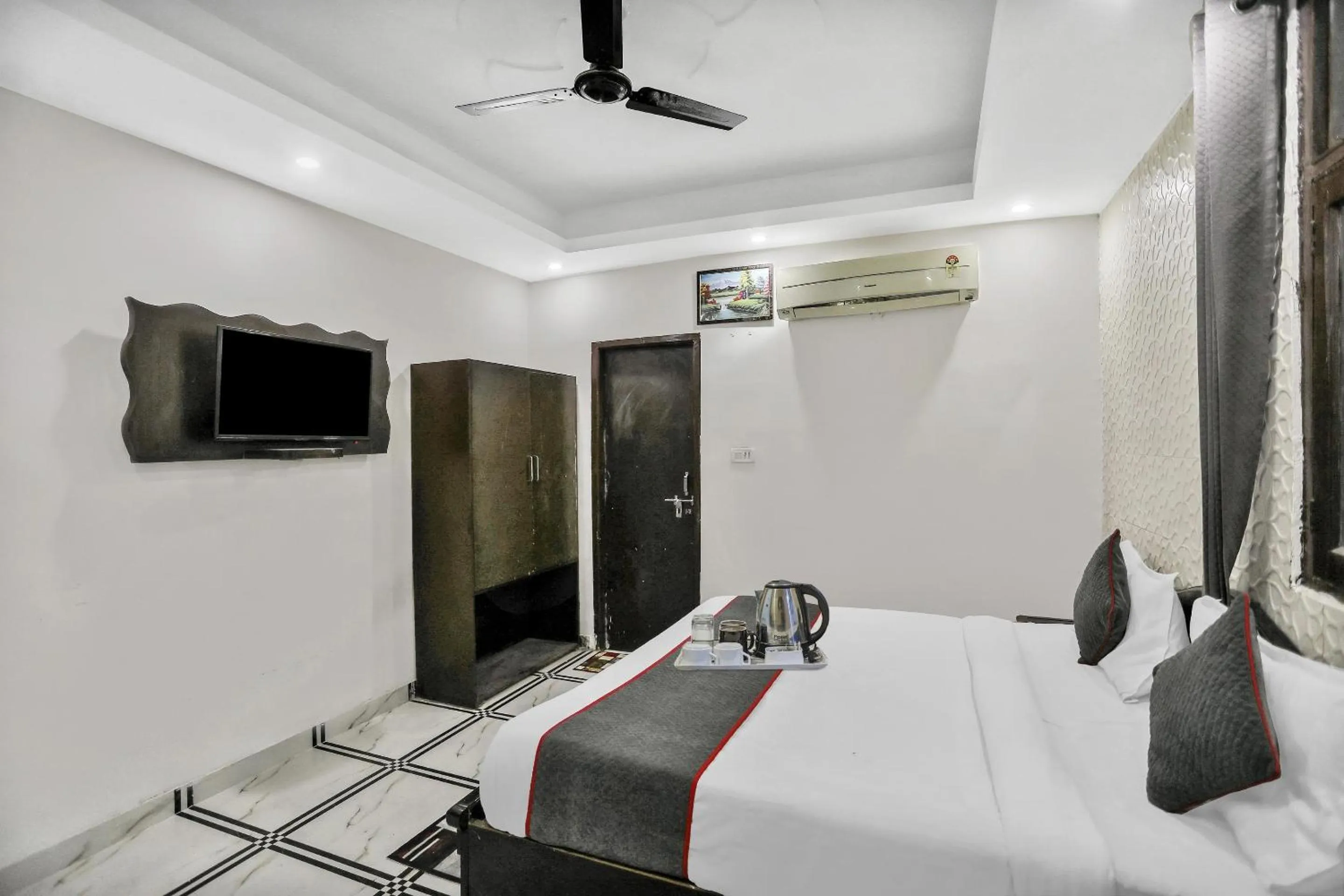 Bedroom, Bed in Collection O AP Grand