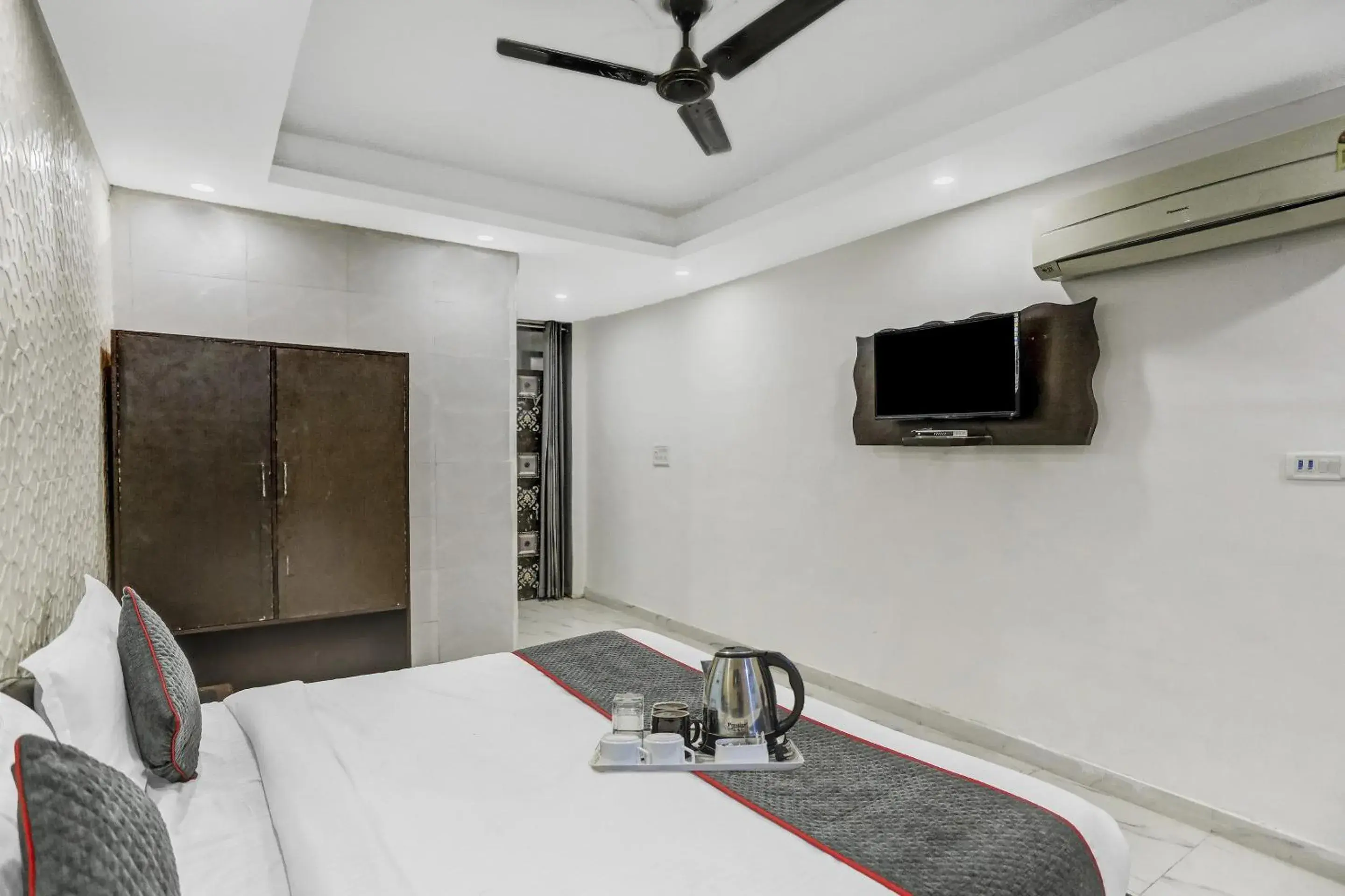 Bedroom, Bed in Collection O AP Grand Bedroom, Bed in Collection O AP Grand