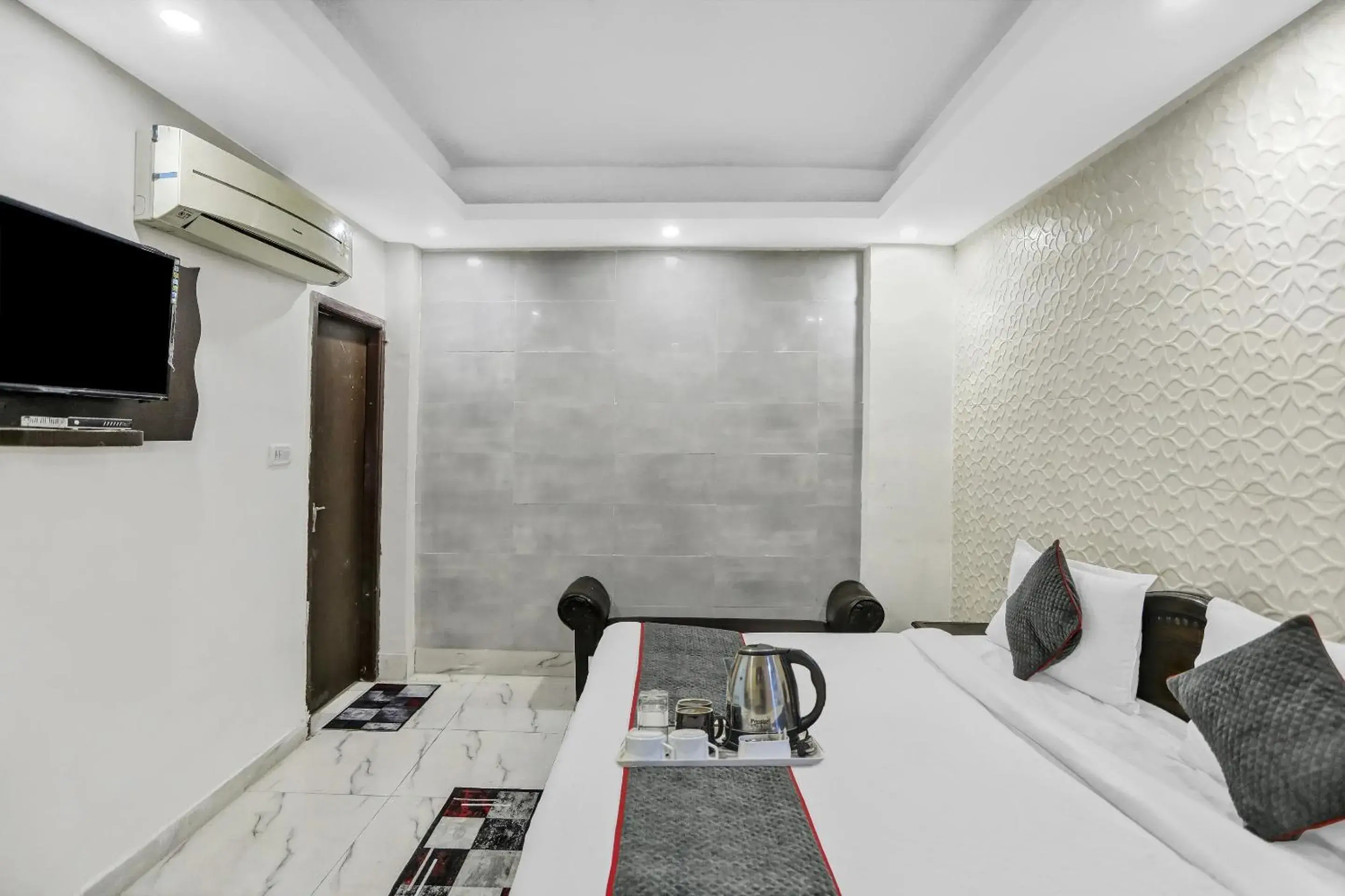 Bedroom in Collection O AP Grand Bedroom in Collection O AP Grand