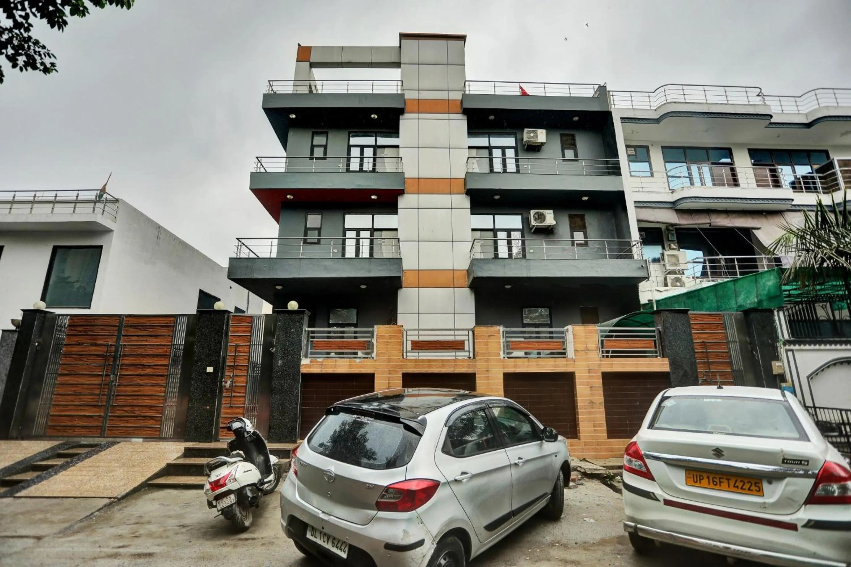 Facade/entrance in Townhouse Happy Keys Near Iskcon Temple Noida