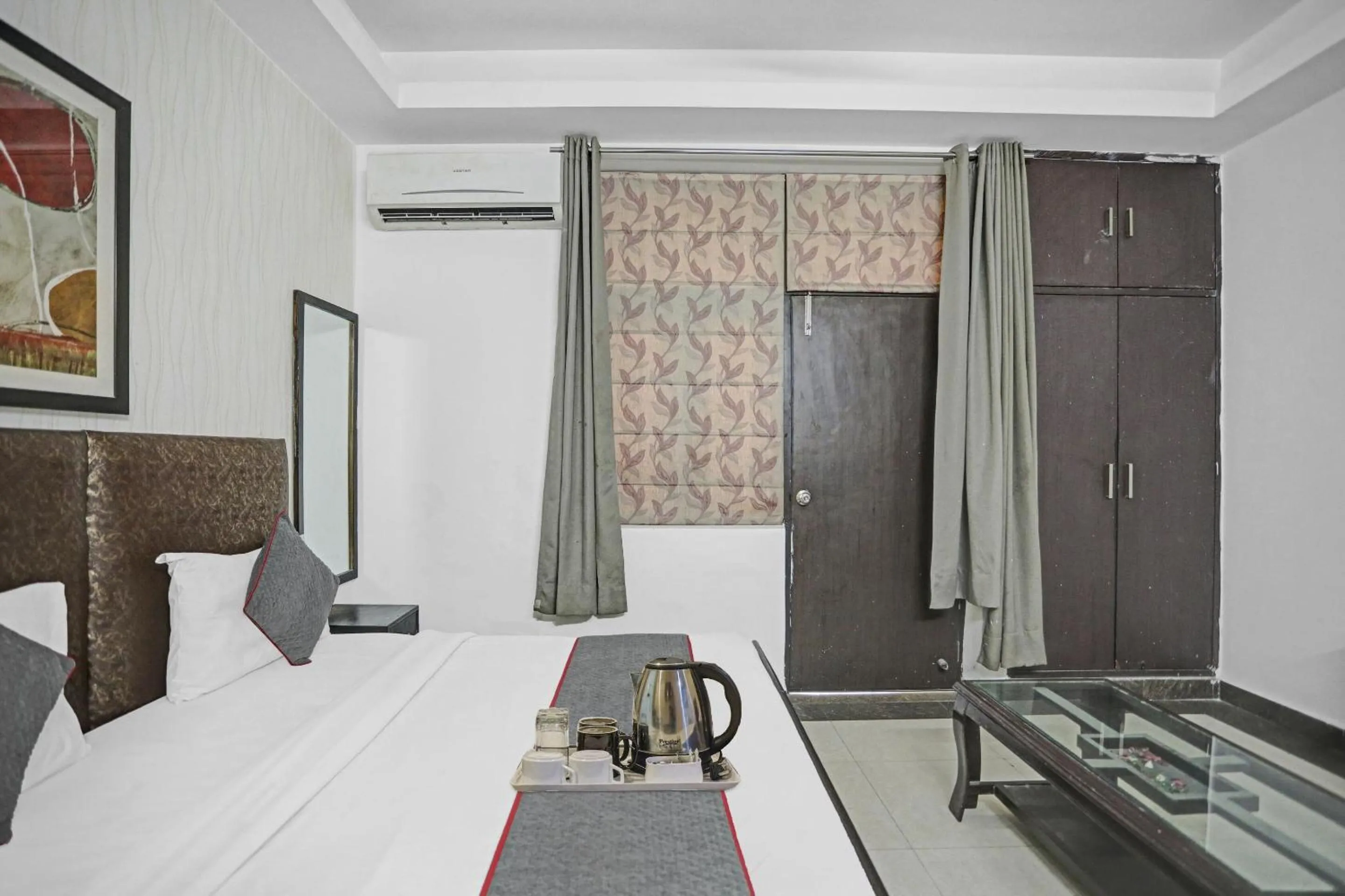Bedroom in Townhouse Happy Keys Near Iskcon Temple Noida