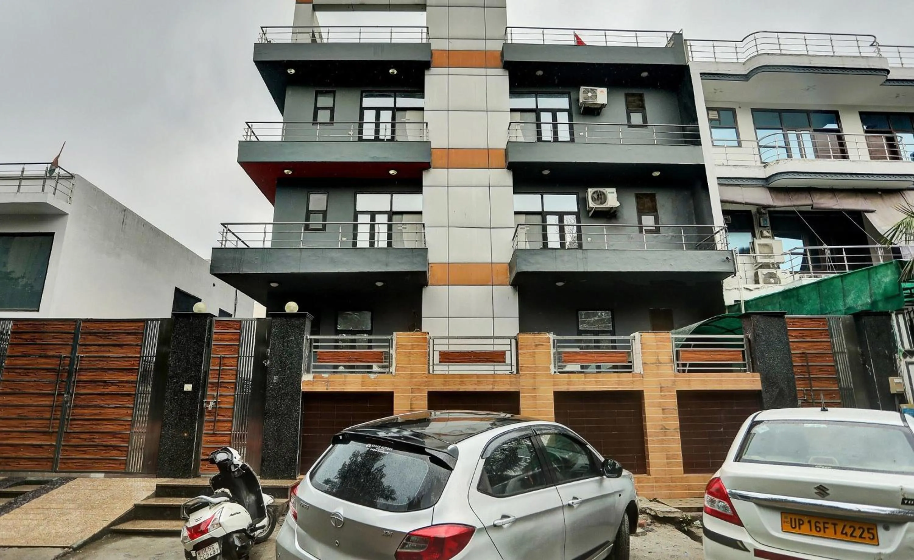 Facade/entrance in Townhouse Happy Keys Near Iskcon Temple Noida