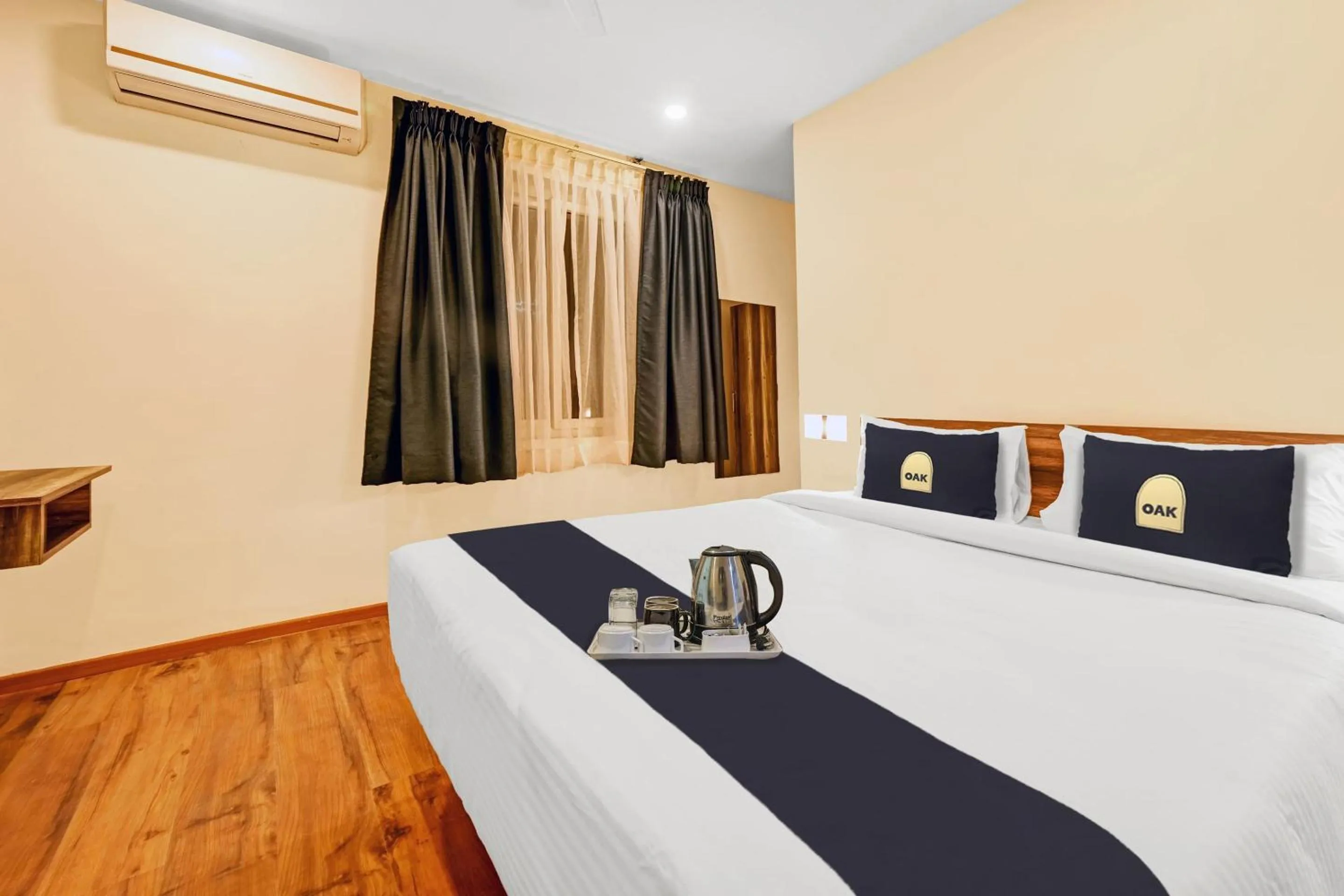 Bedroom in Townhouse OAK Hillside Aqua