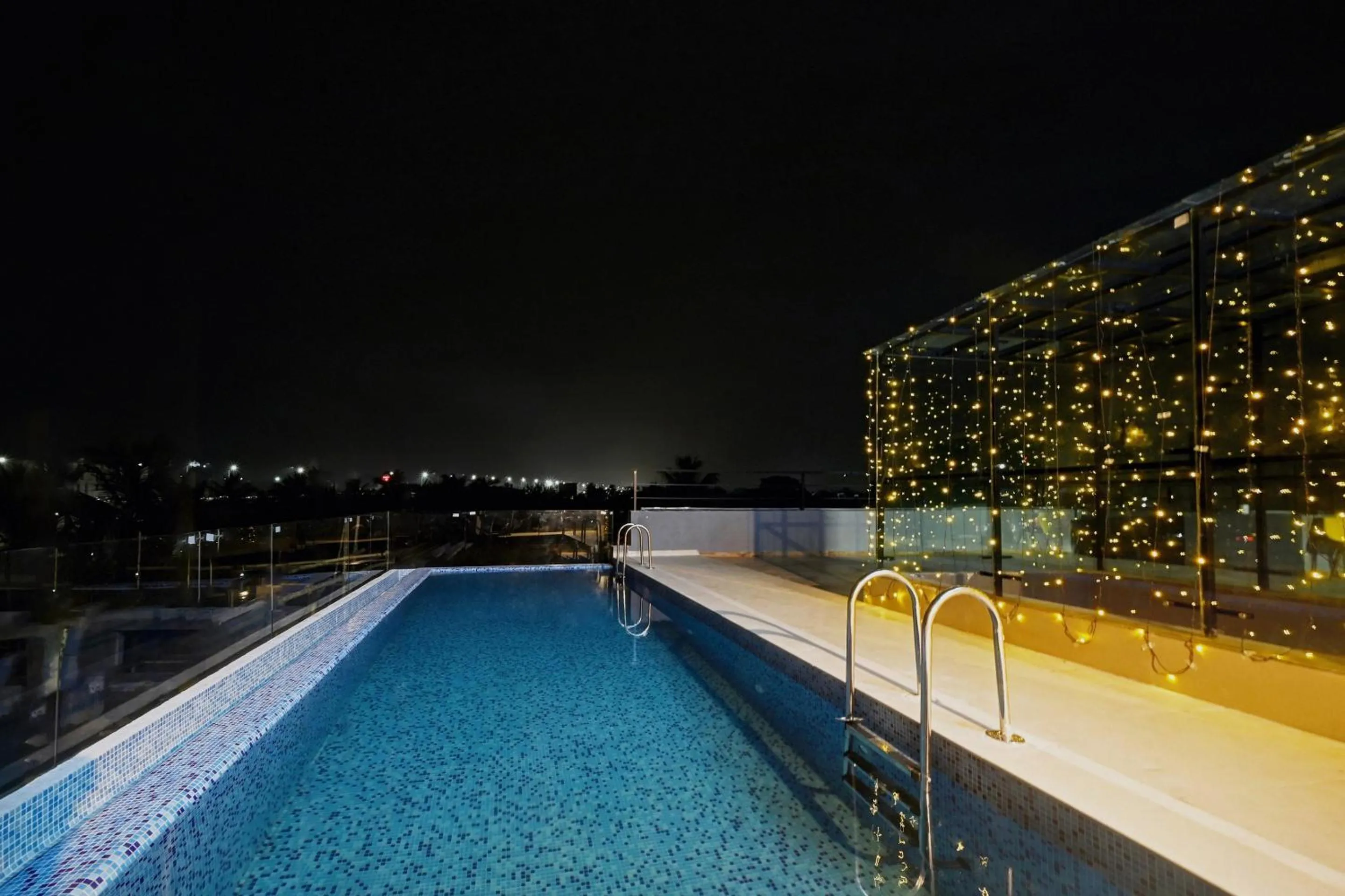 Swimming pool in Townhouse OAK Hillside Aqua