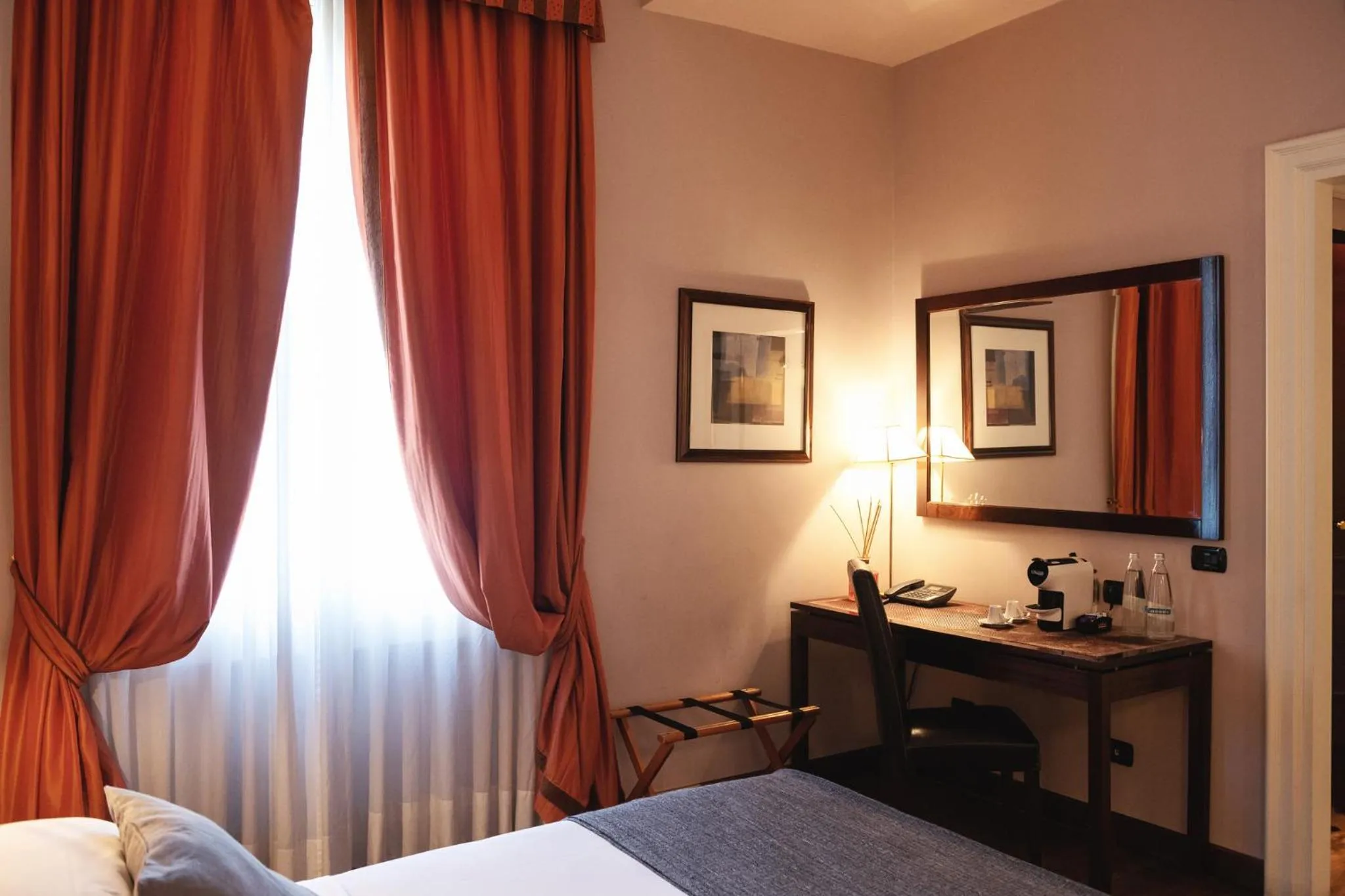 Decorative detail, Bed in Allegroitalia San Gallo Firenze