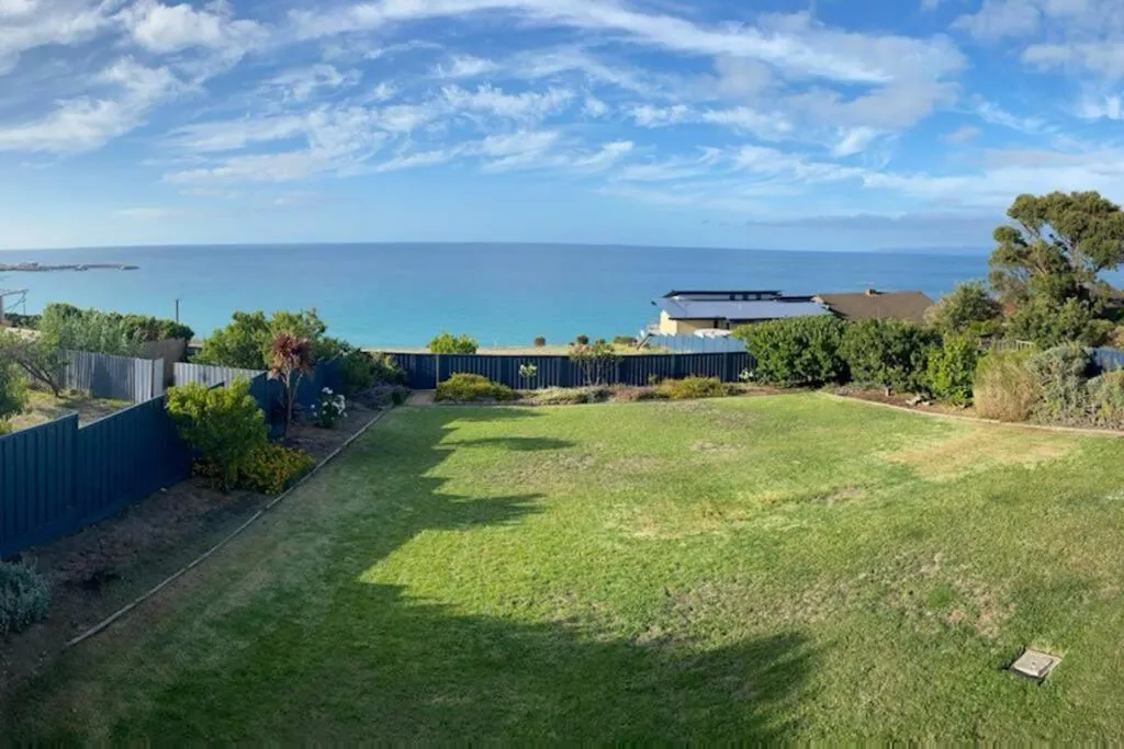 Ocean Blue KI. Absolute ocean front, free WiFi