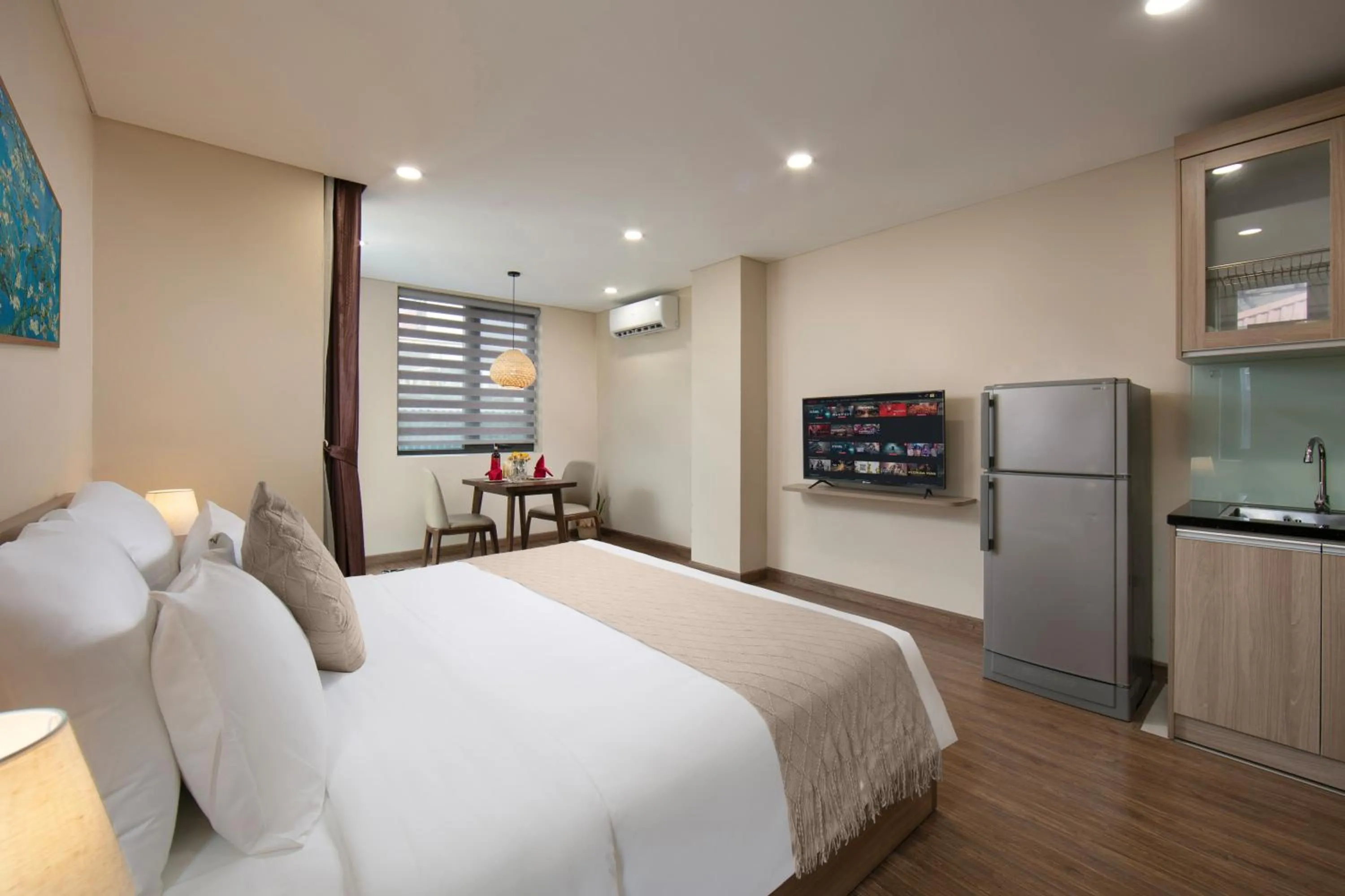 Bed in HB Serviced Apartment - Lạc Long Quân