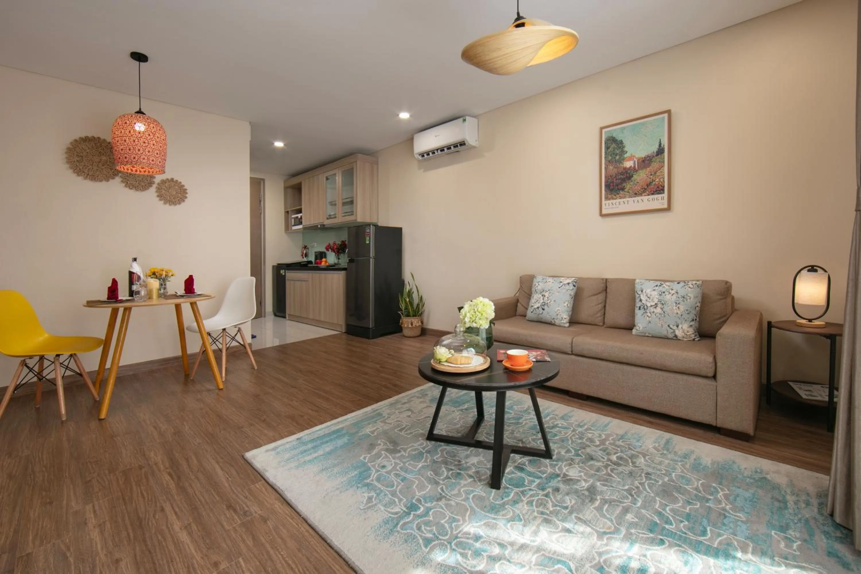 HB Serviced Apartment - Lạc Long Quân