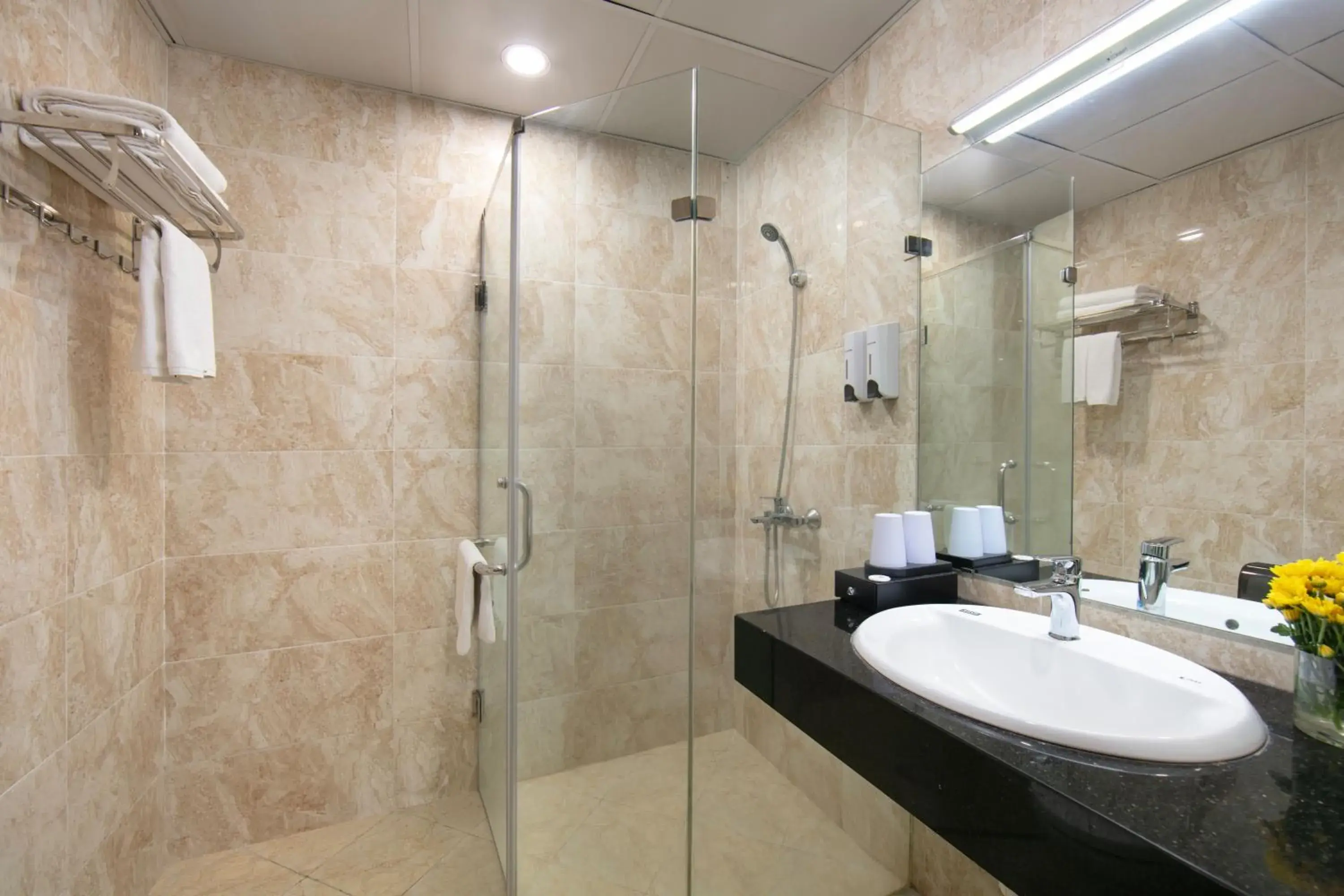 Deluxe Double Room in HB Serviced Apartment - Lạc Long Quân Deluxe Double Room in HB Serviced Apartment - Lạc Long Quân