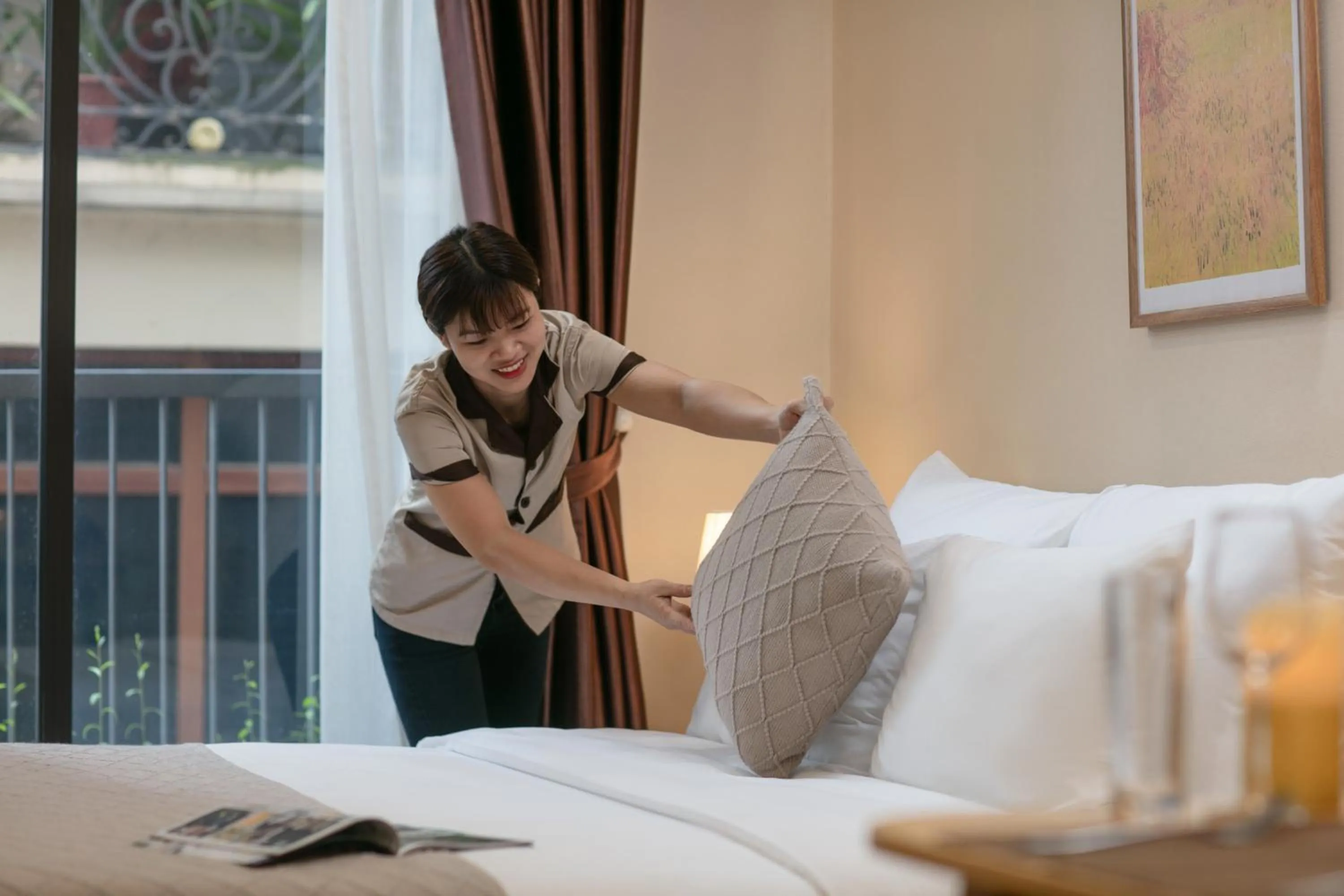 Bed in HB Serviced Apartment - Lạc Long Quân