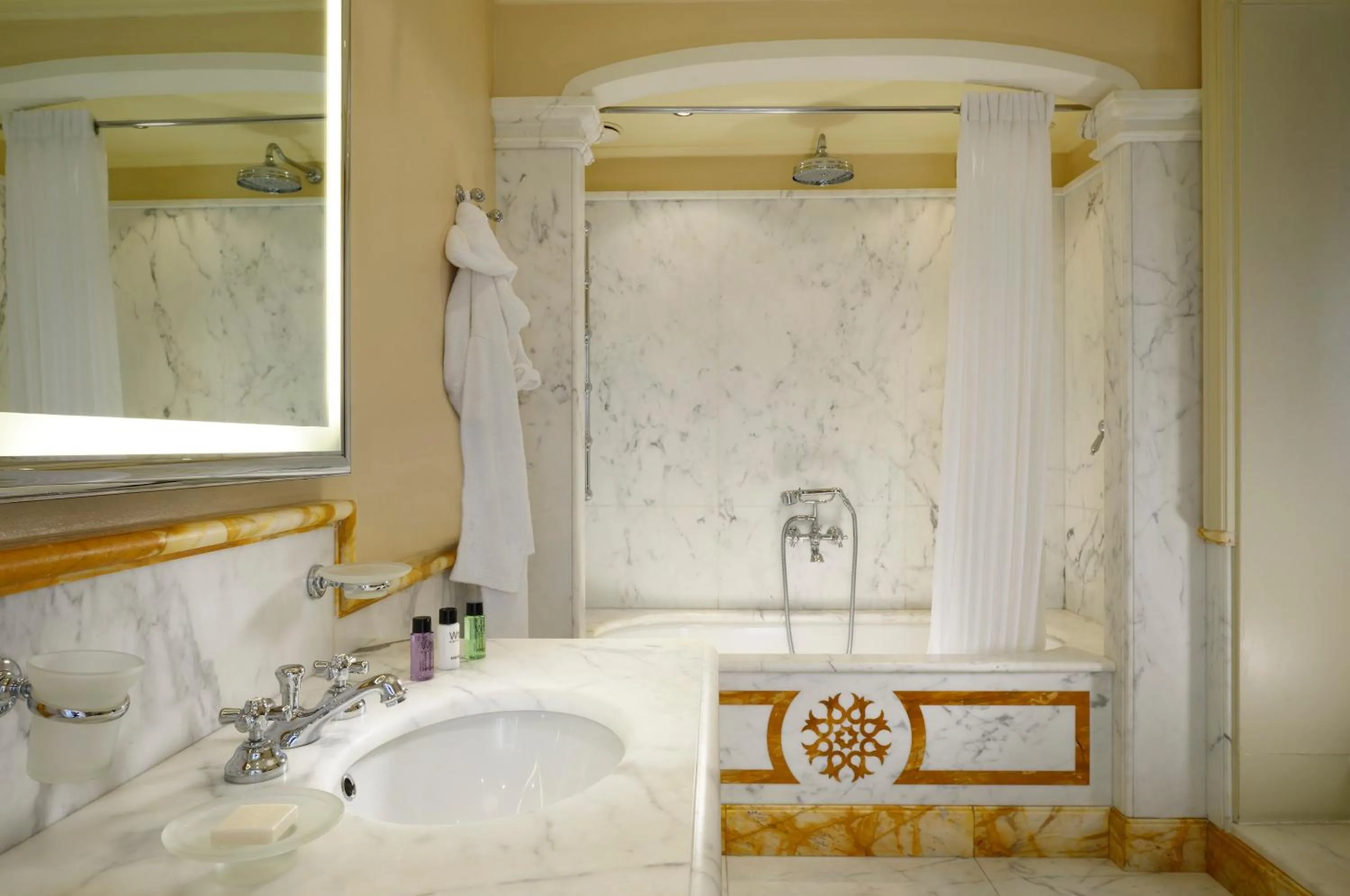 Bathroom in Santa Maria Novella - WTB Hotels