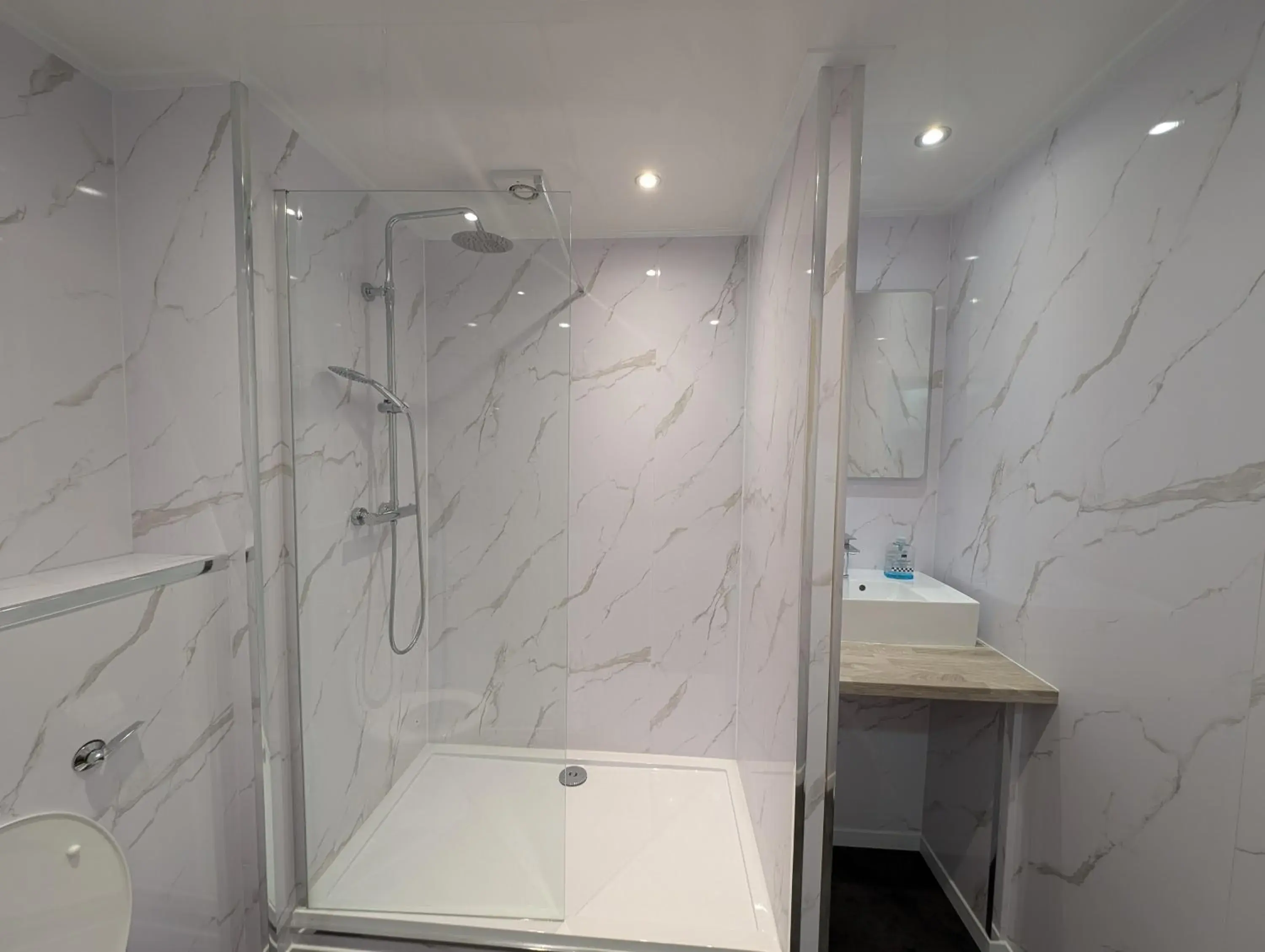 Shower in Hotel Express Newcastle Gateshead Shower in Hotel Express Newcastle Gateshead