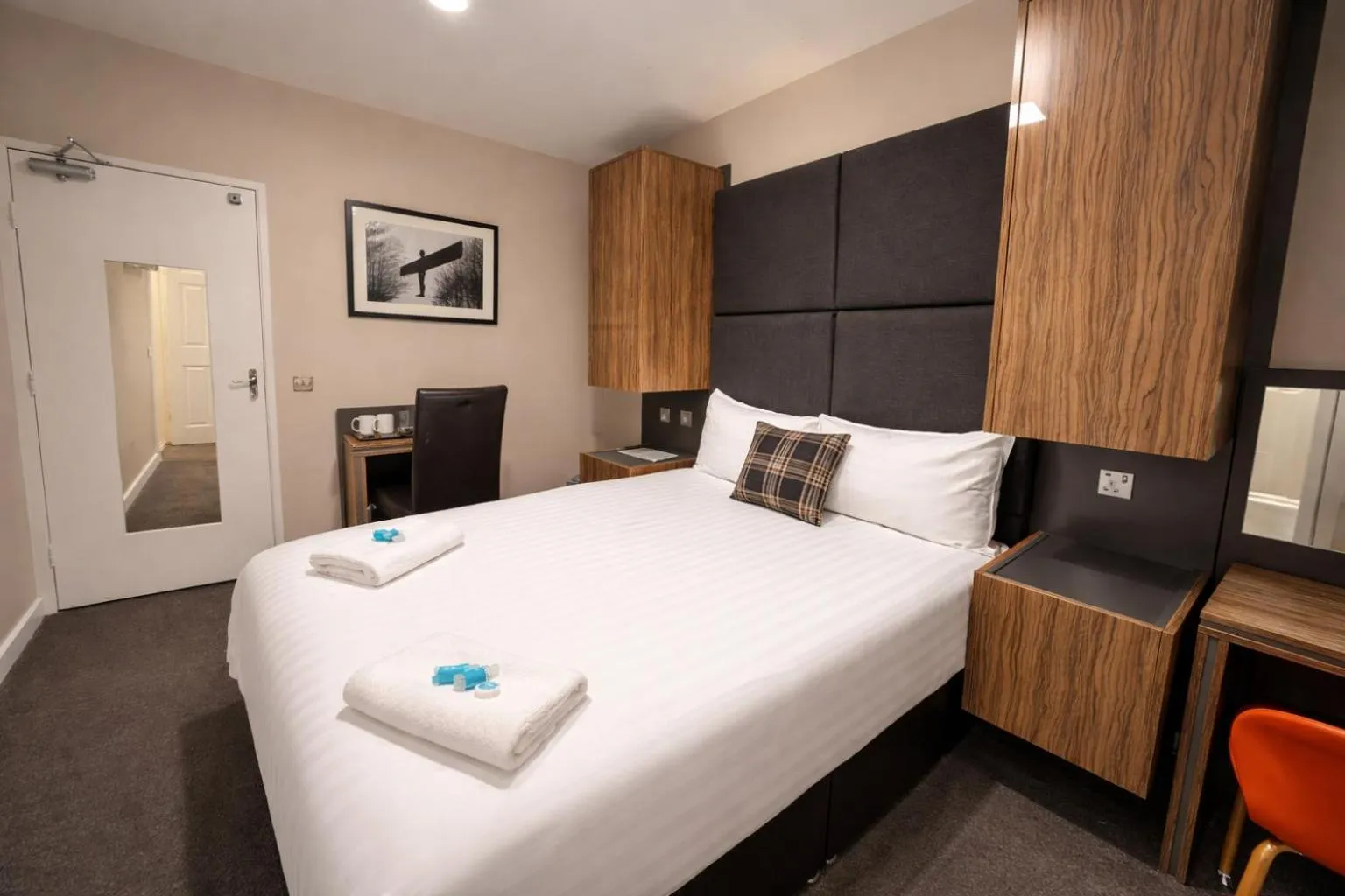 Photo of the whole room, Bed in Hotel Express Newcastle Gateshead