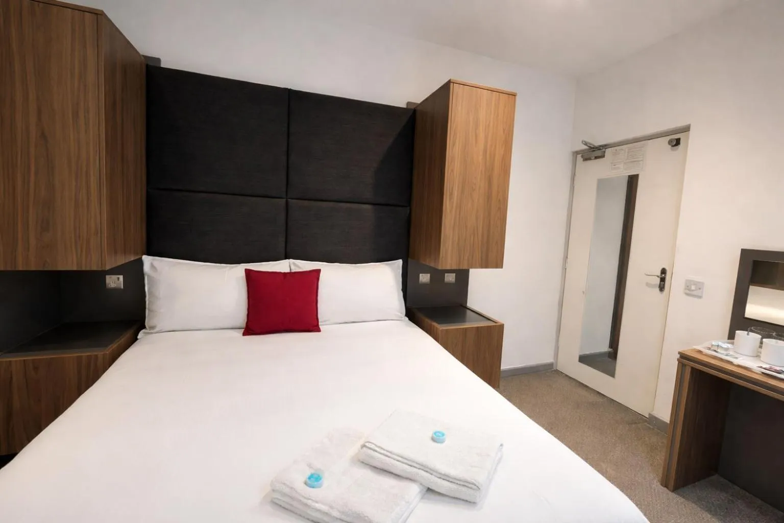 Photo of the whole room, Bed in Hotel Express Newcastle Gateshead