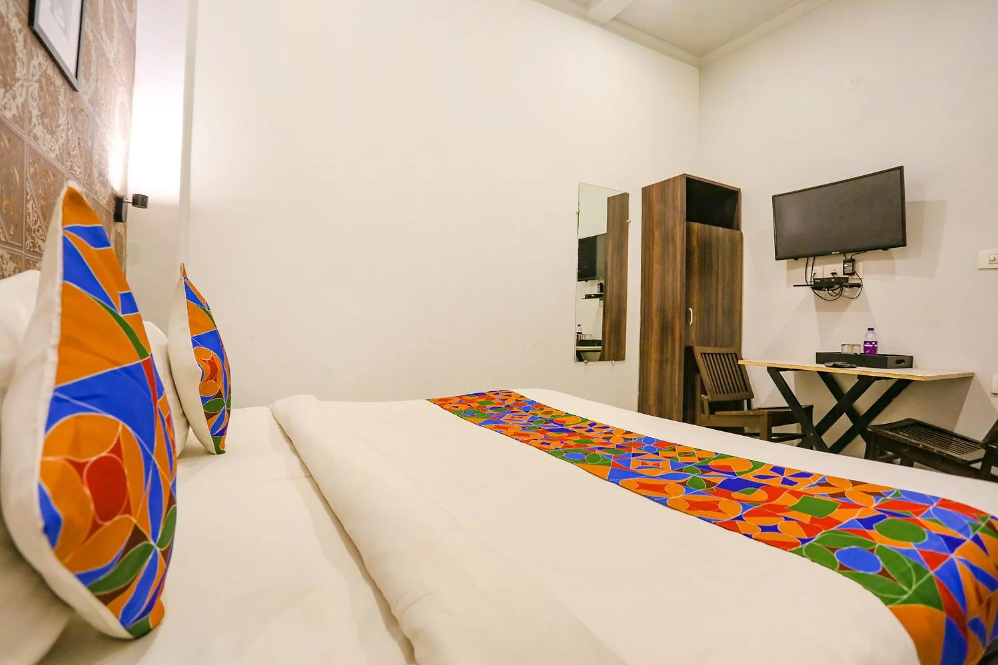 Communal lounge/ TV room, Bed in FabHotel Novel Suites