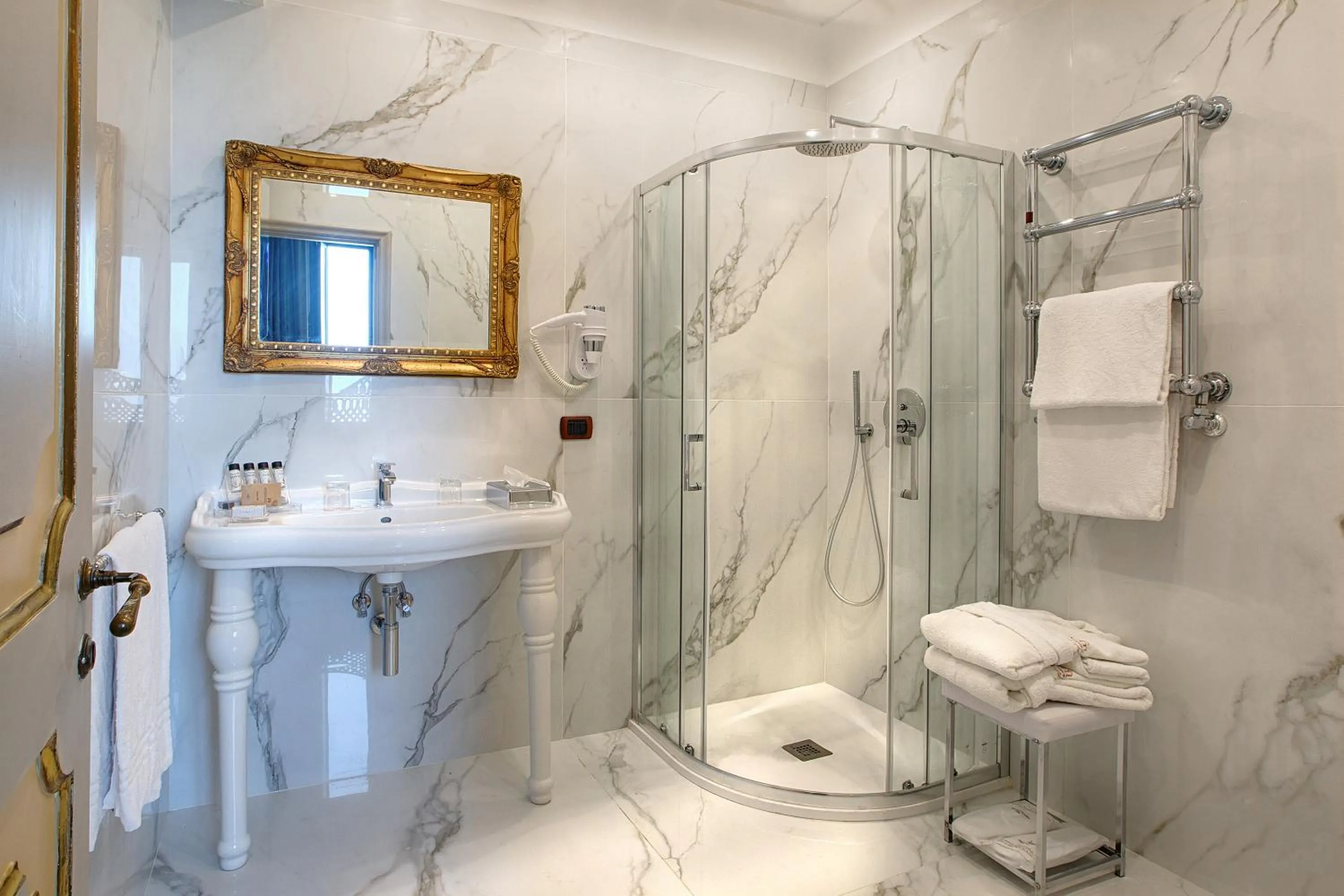 Bathroom in San Francesco al Monte