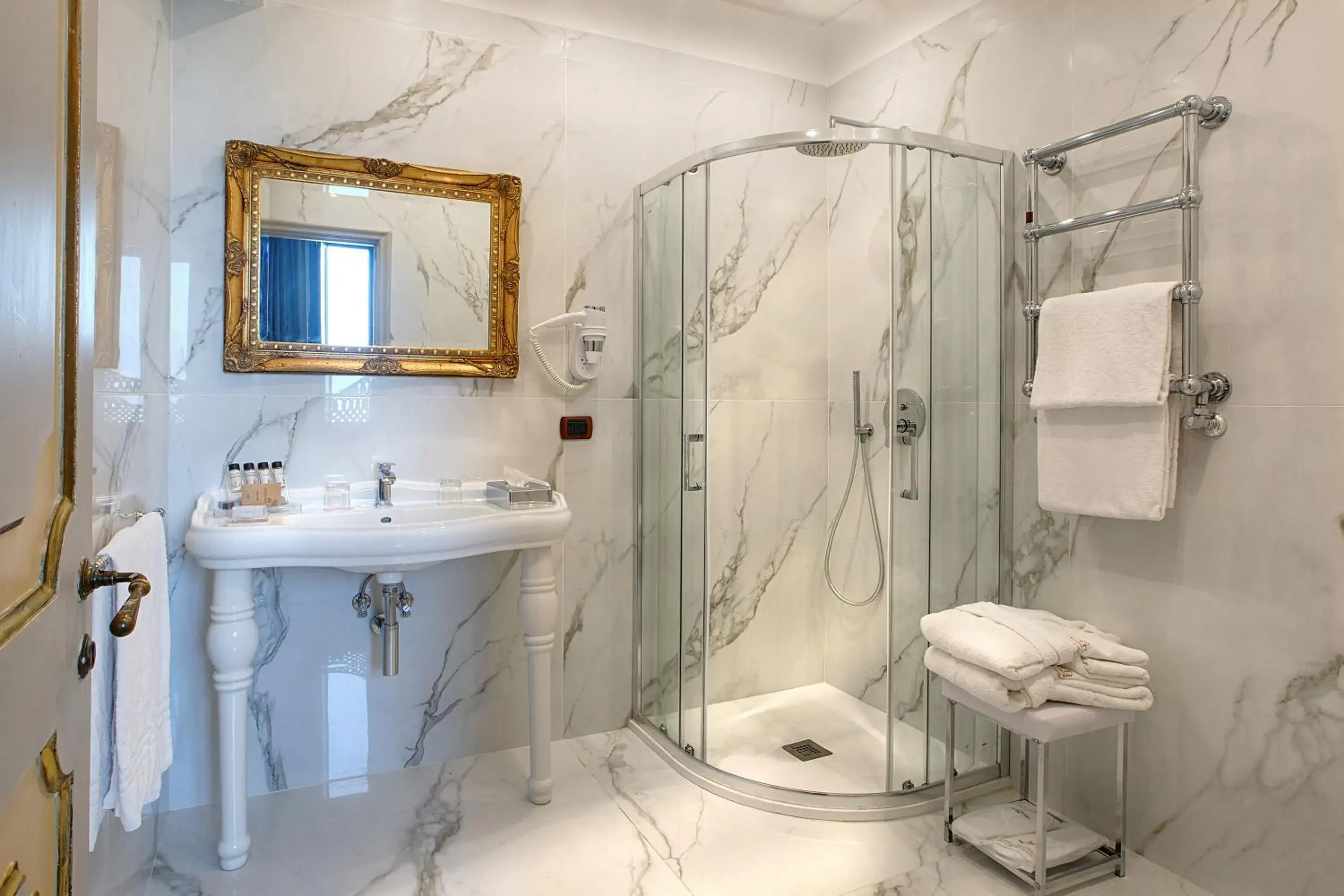 Bathroom in San Francesco al Monte Bathroom in San Francesco al Monte