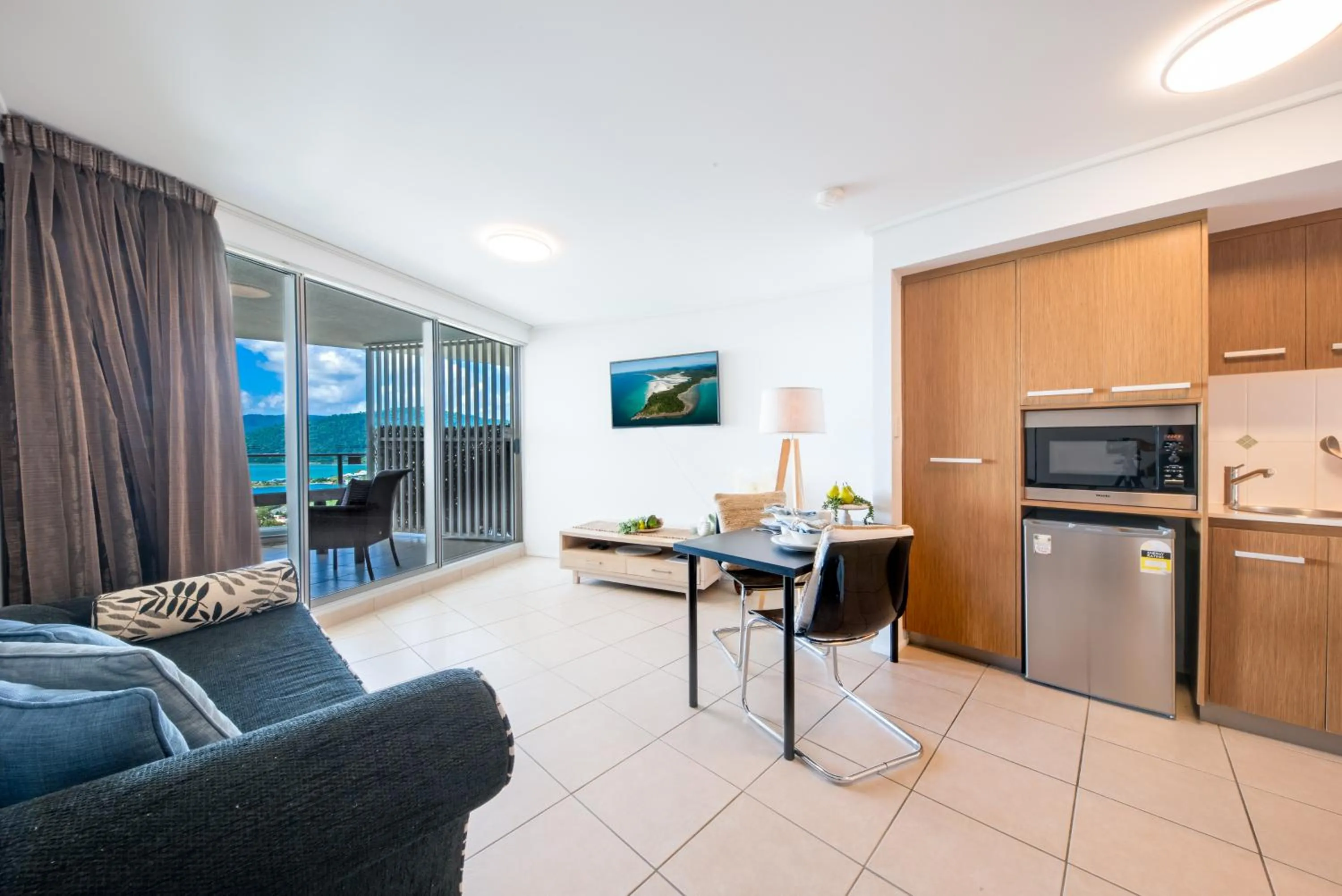 Ocean Dreams On Airlie - Studio Apartment