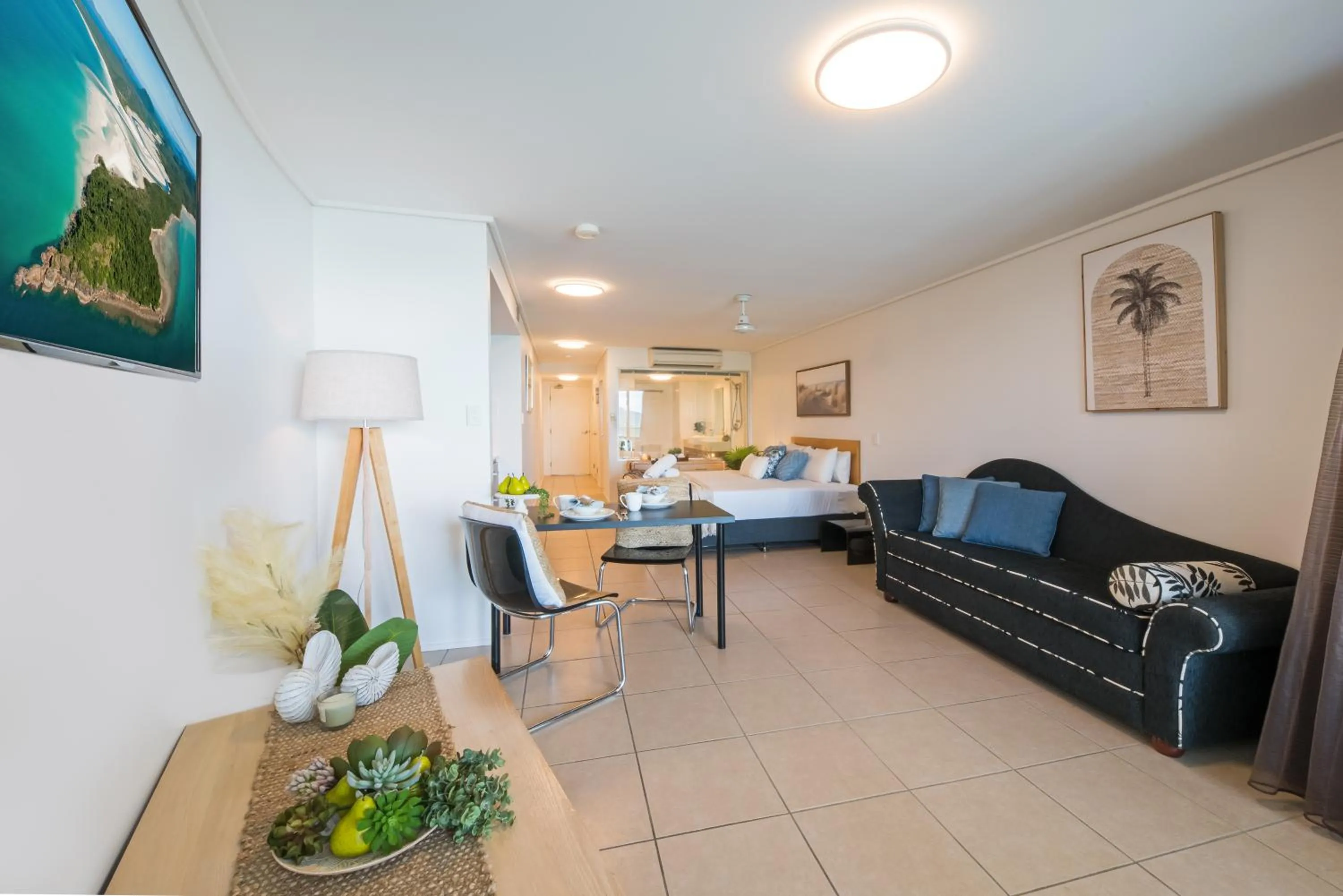 Ocean Dreams On Airlie - Studio Apartment