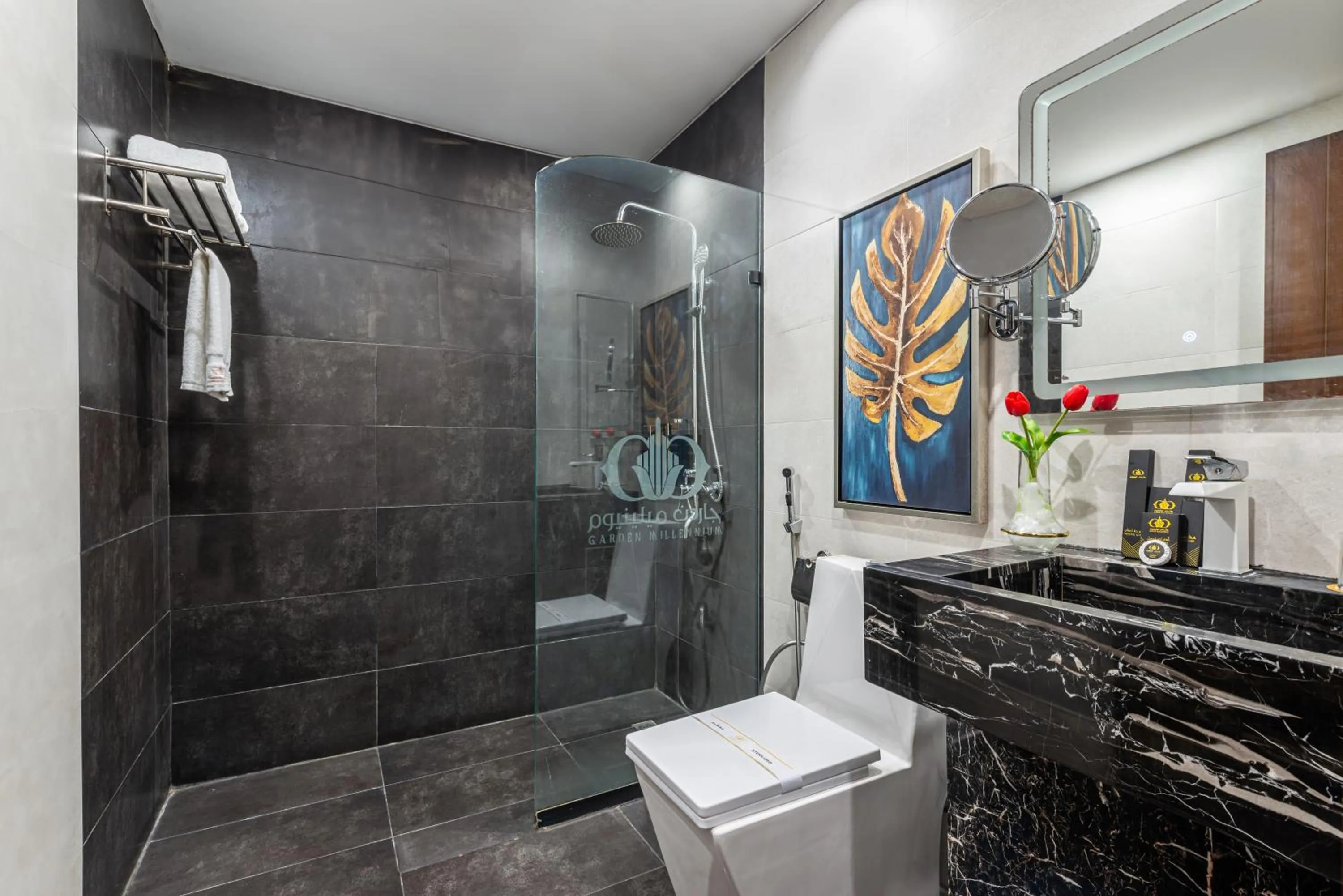 Shower in Garden Millennium Hotel