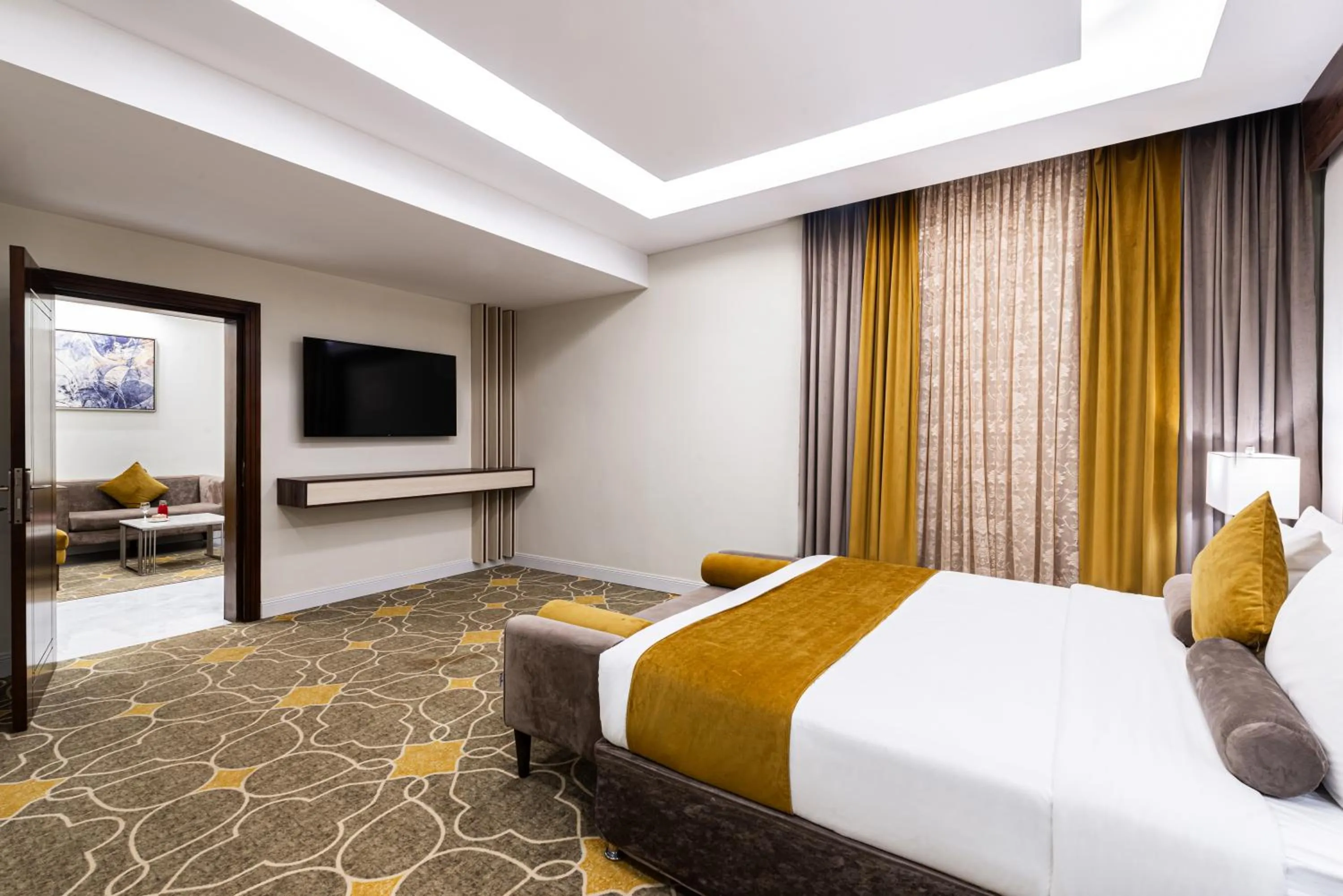 Bed in Garden Millennium Hotel