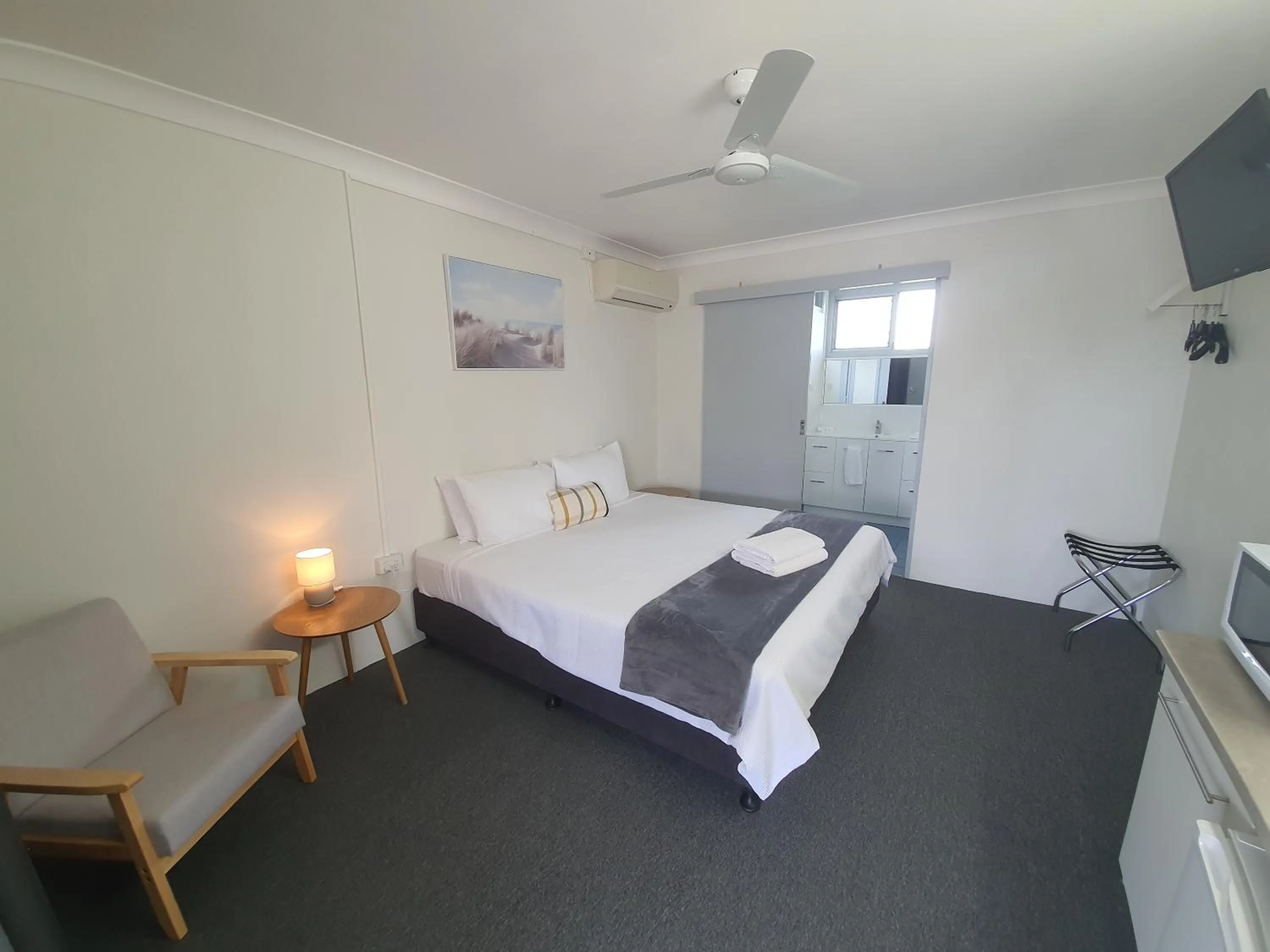 Bed in Sun City Motel