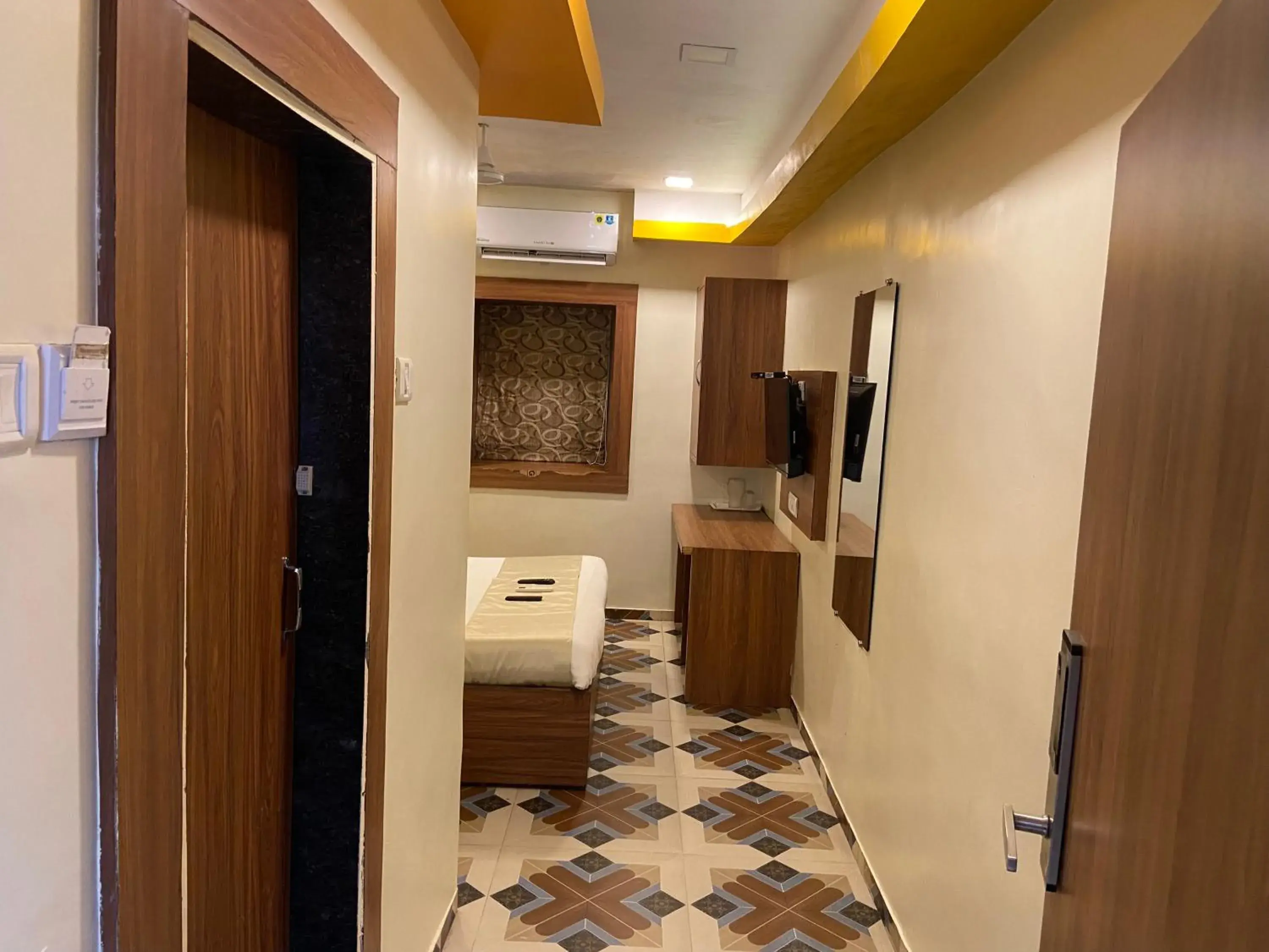 Bedroom in Hotel Jodiya - Near CST Bedroom in Hotel Jodiya - Near CST