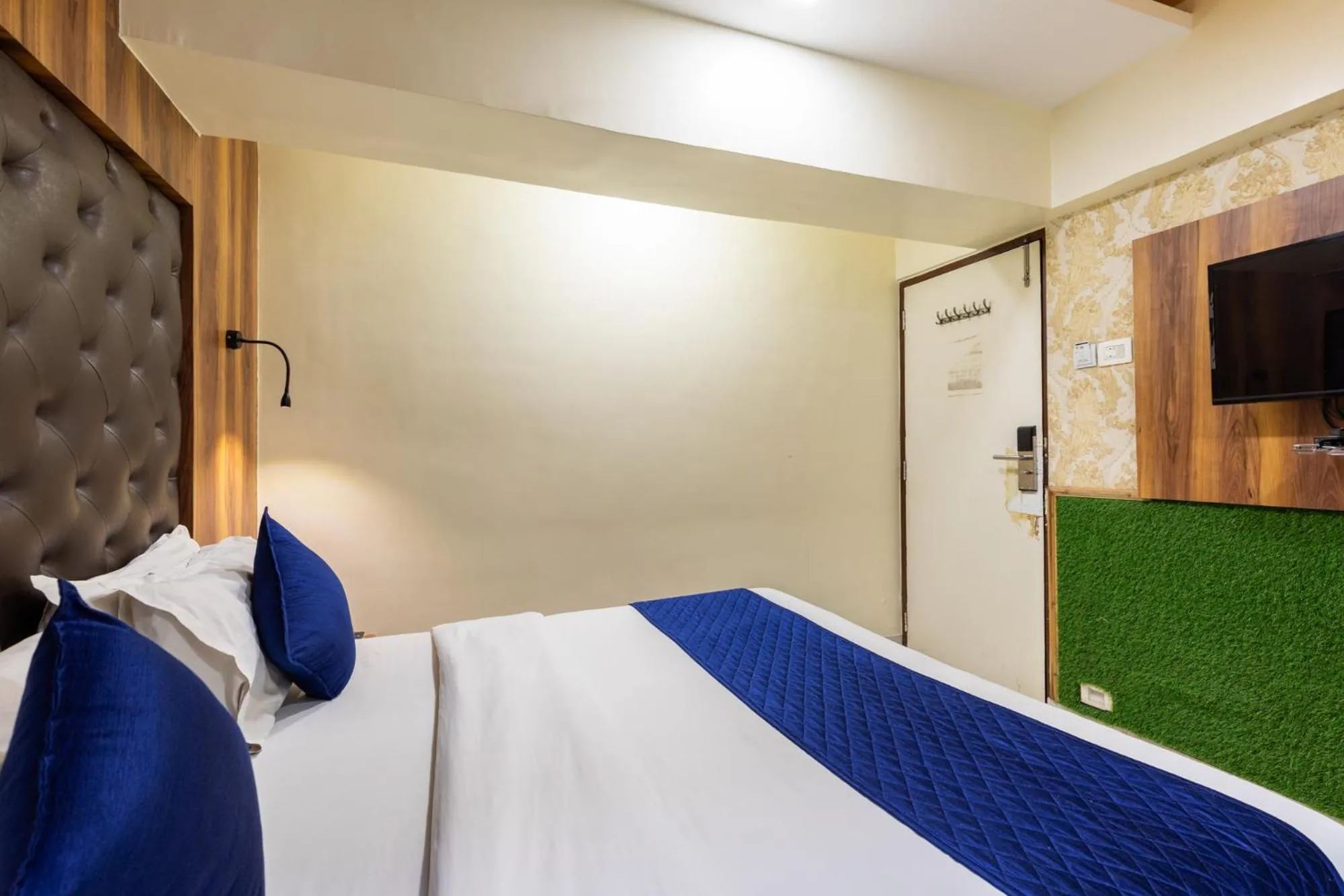 Photo of the whole room, Bed in Hotel Jodiya - Near CST