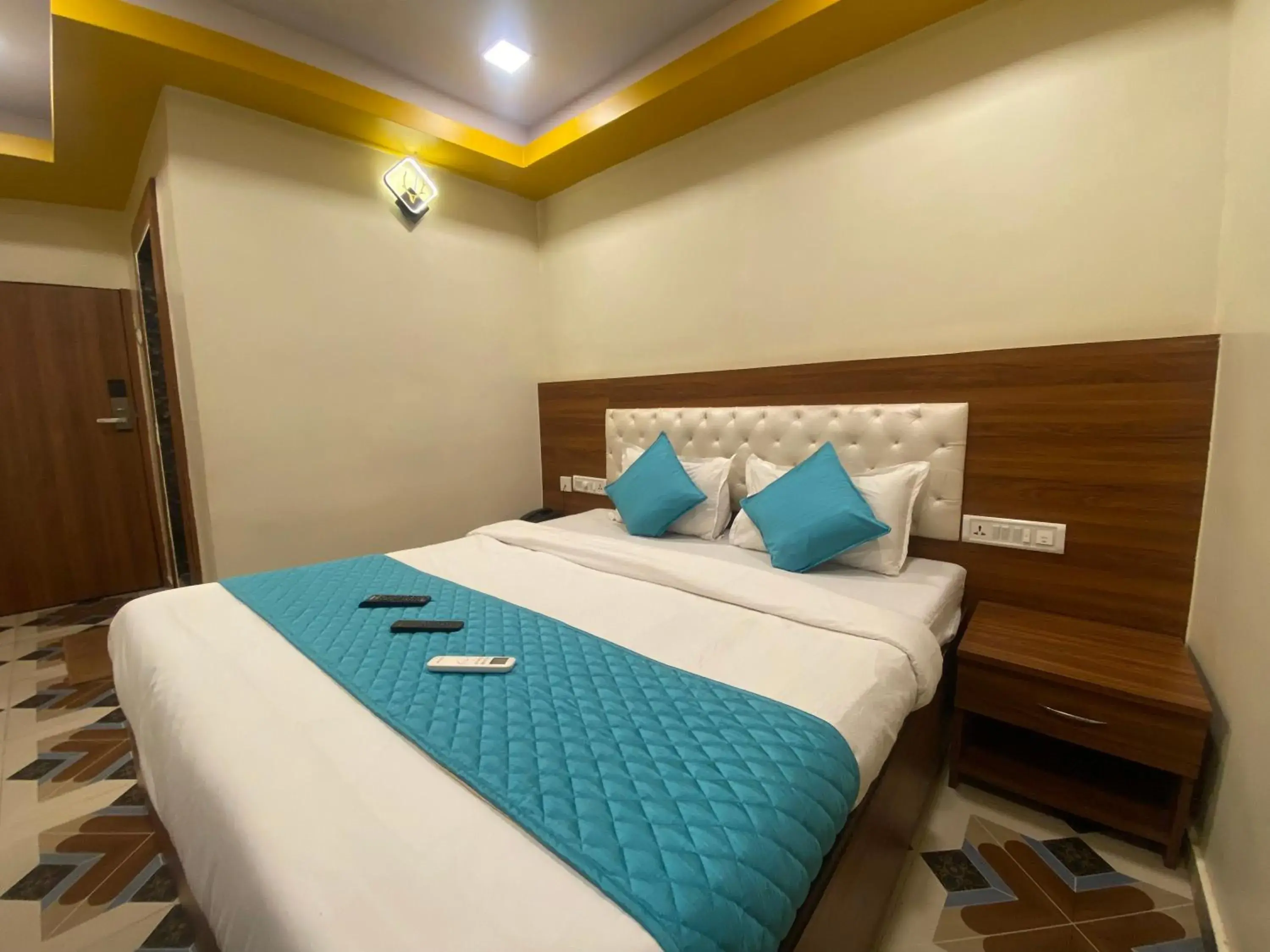 Bedroom, Bed in Hotel Jodiya - Near CST Bedroom, Bed in Hotel Jodiya - Near CST